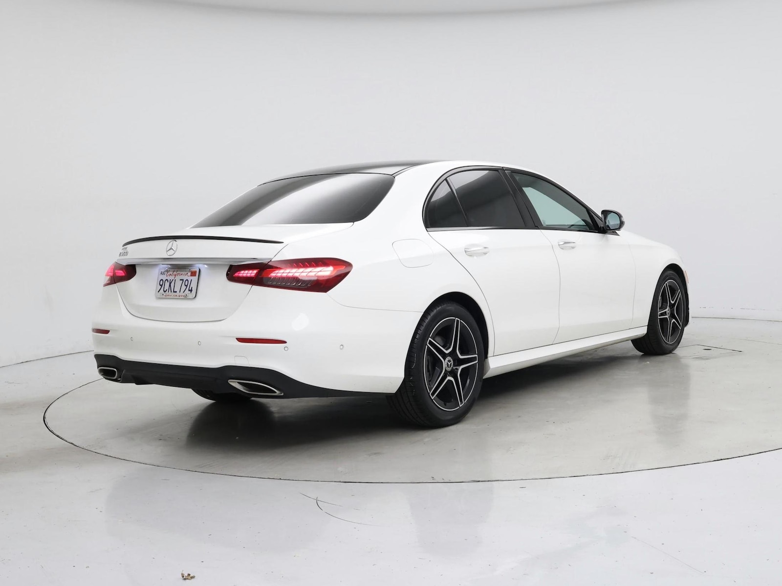 2022 Mercedes-Benz E-Class E350 - Photo 9
