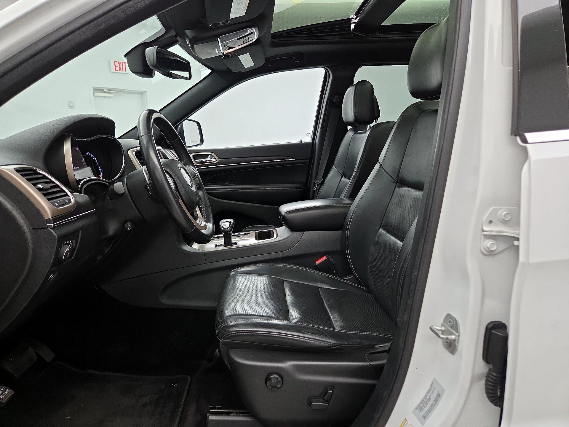 Thumbnail: 2015 Jeep Grand Cherokee - 11