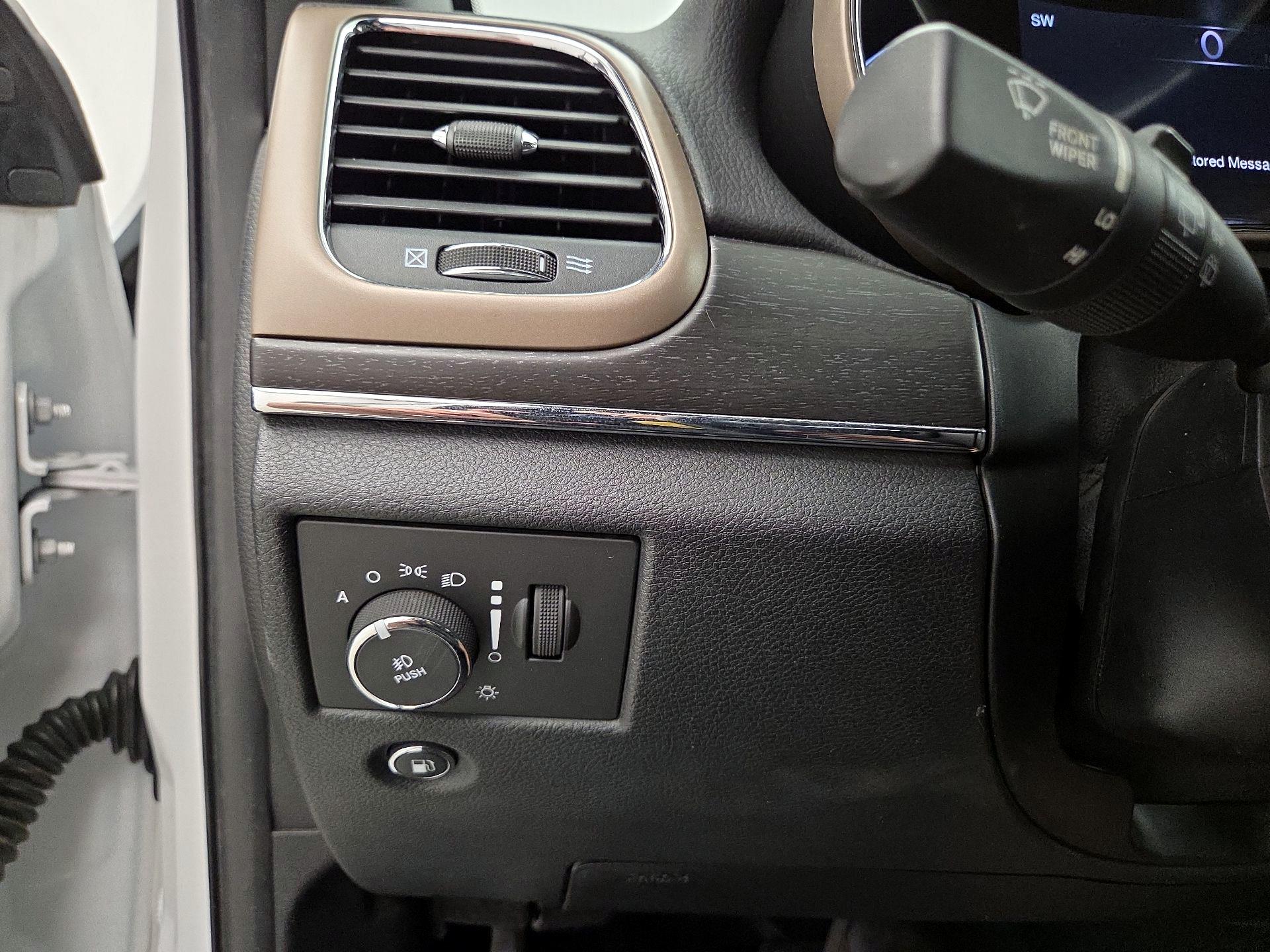 Thumbnail: 2015 Jeep Grand Cherokee - 13