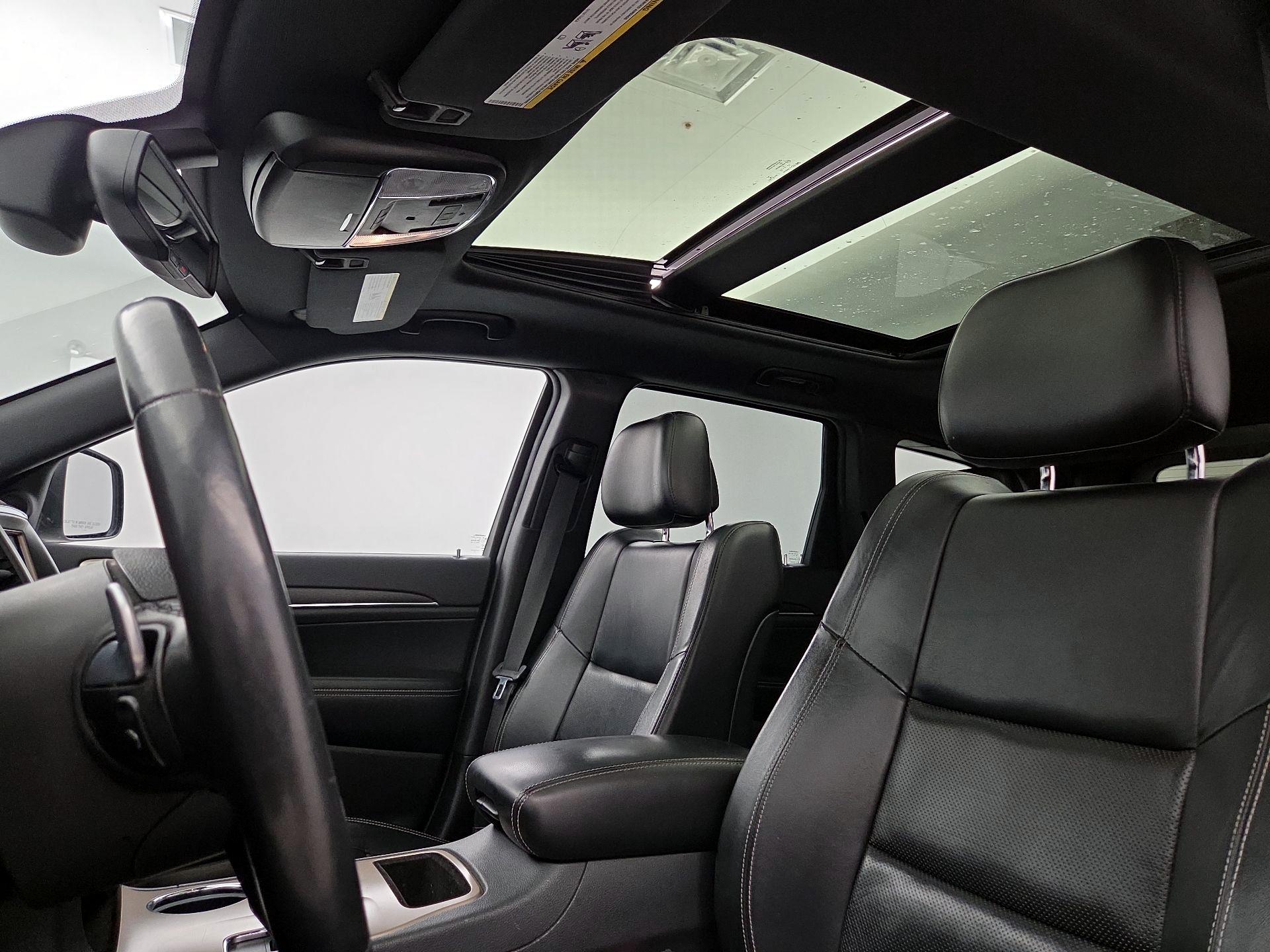 Thumbnail: 2015 Jeep Grand Cherokee - 20