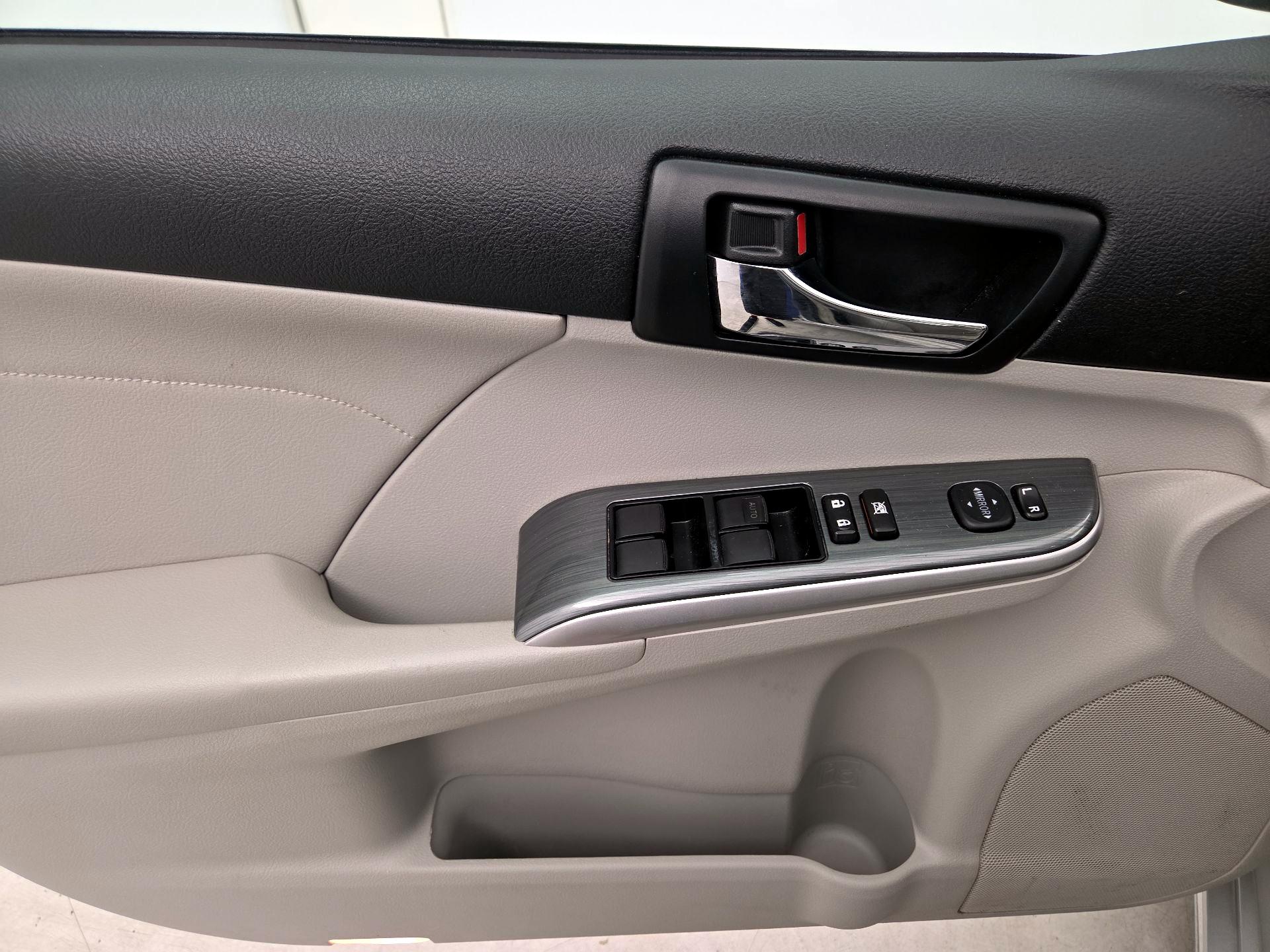 Thumbnail: 2014 Toyota Camry - 12