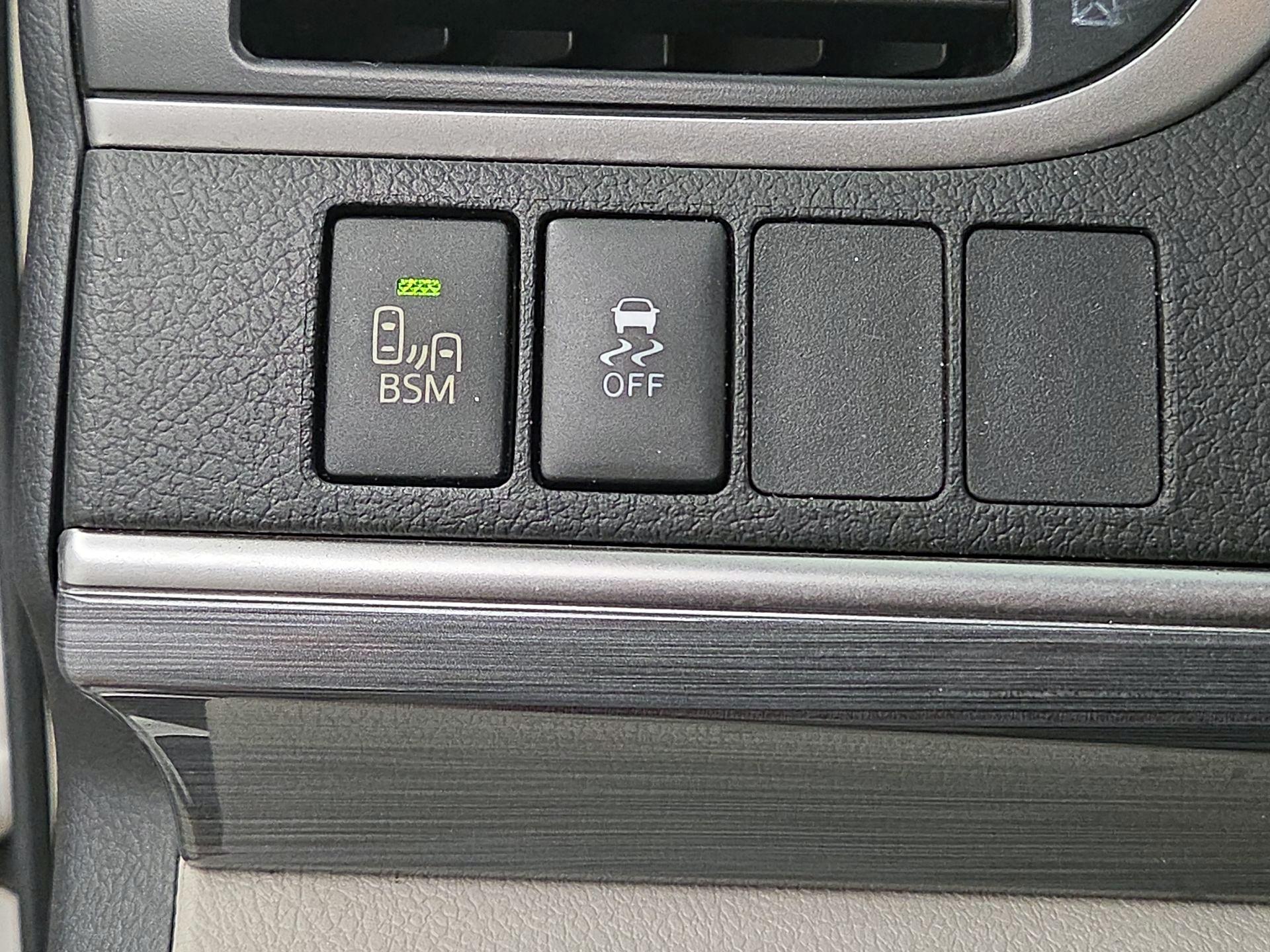 Thumbnail: 2014 Toyota Camry - 13