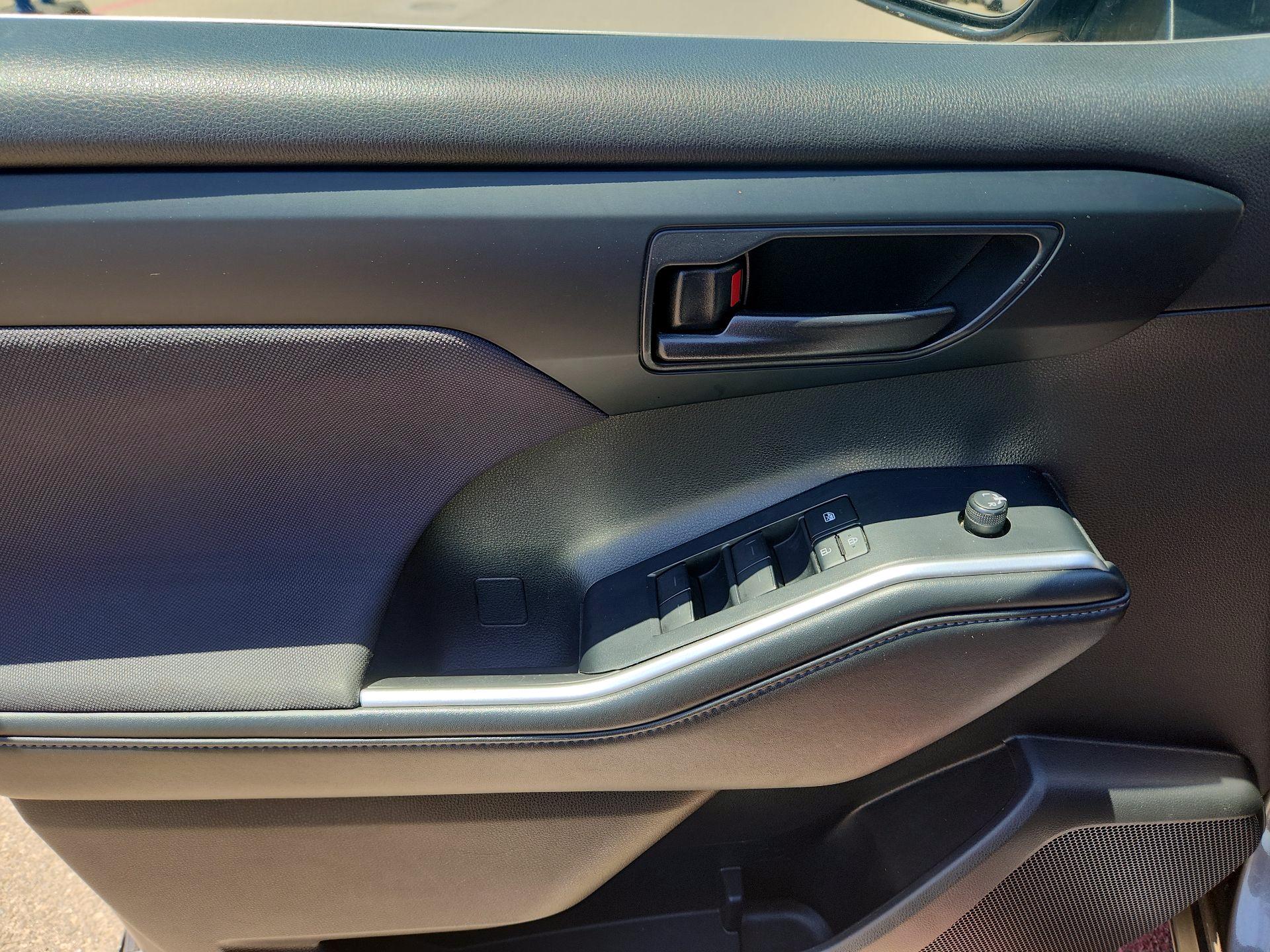 Thumbnail: 2021 Toyota Highlander - 10