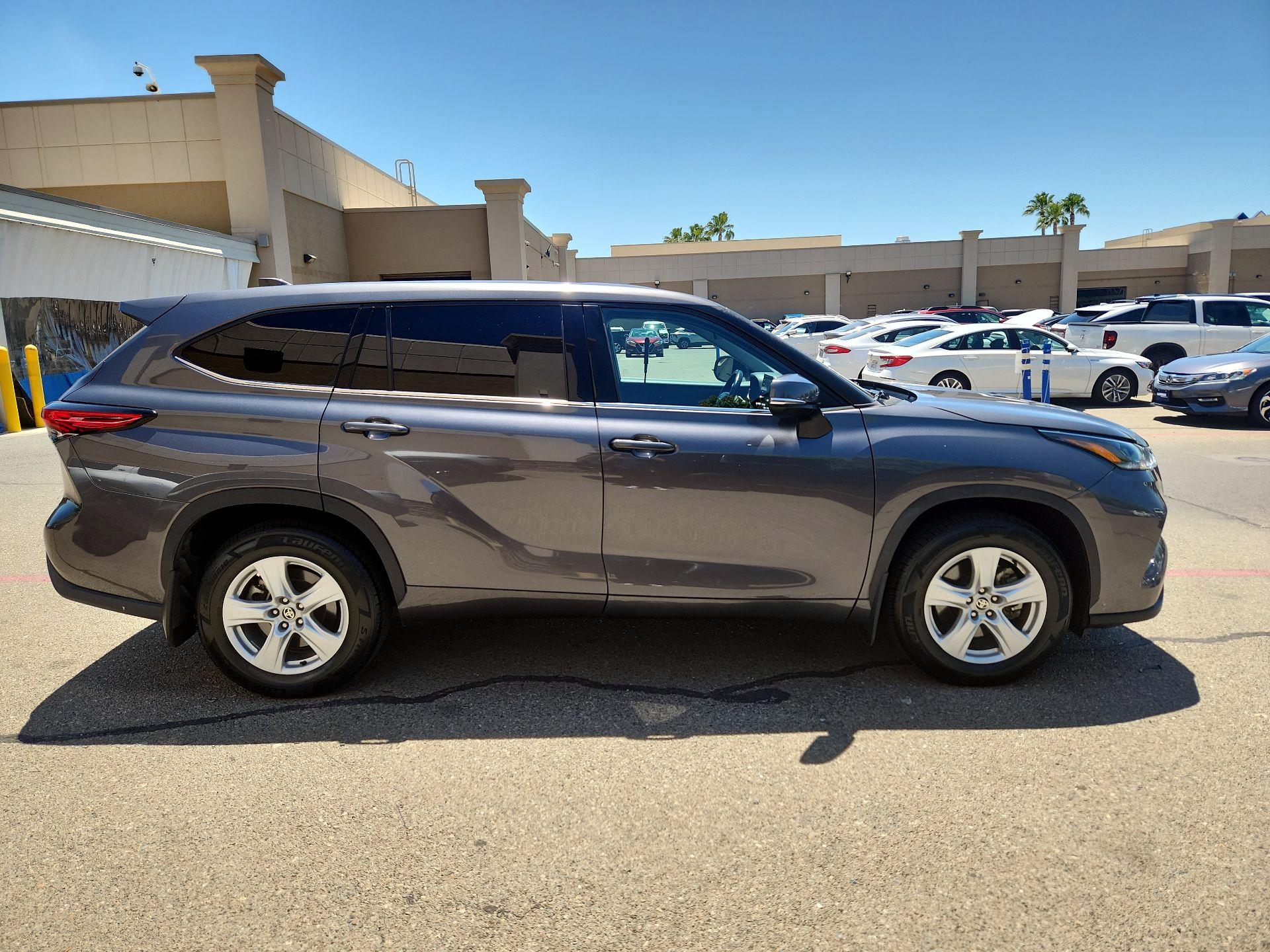 Thumbnail: 2021 Toyota Highlander - 4
