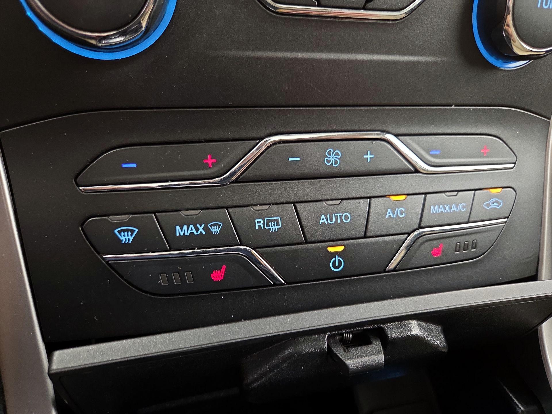 Thumbnail: 2019 Ford Edge - 17
