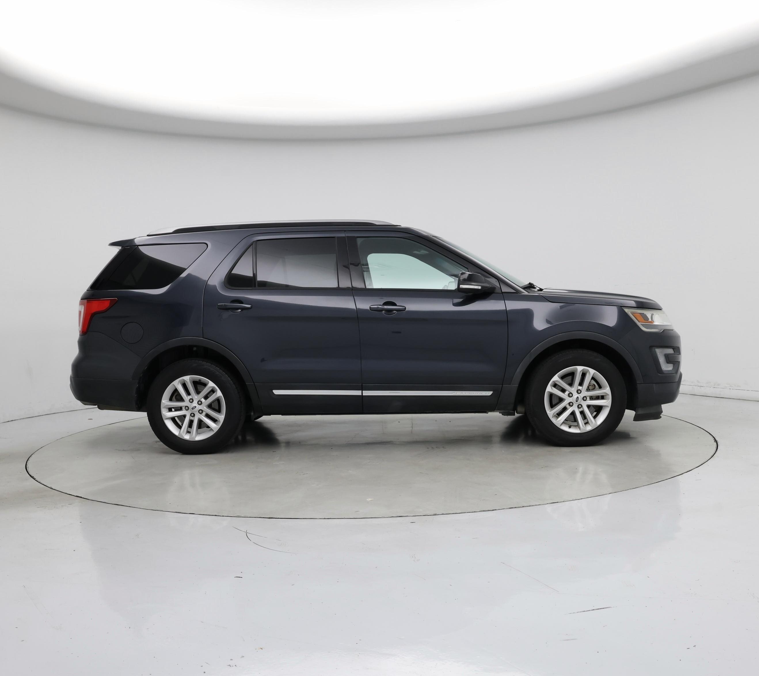Thumbnail: 2017 Ford Explorer - 7