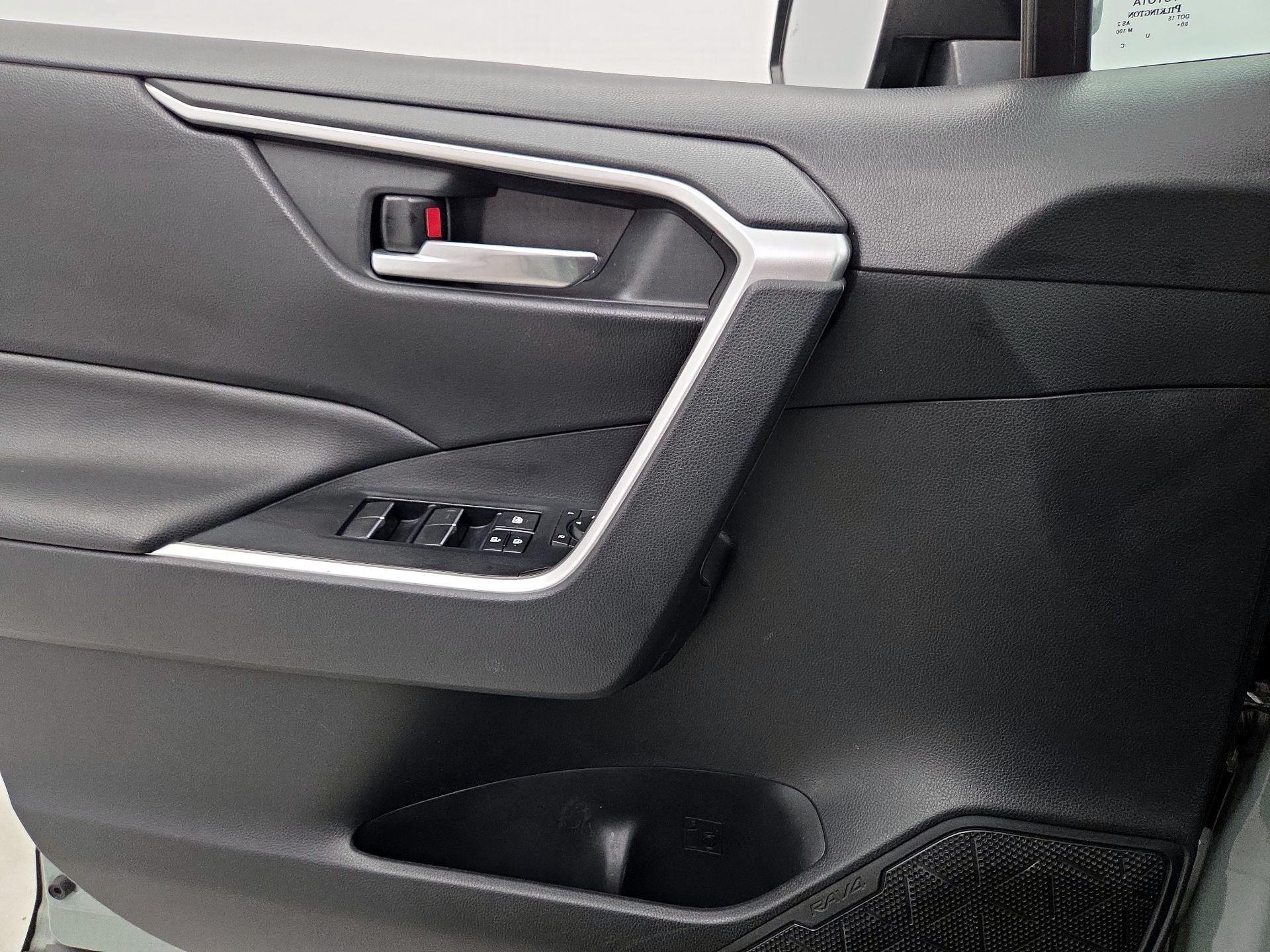 Thumbnail: 2019 Toyota RAV4 - 12