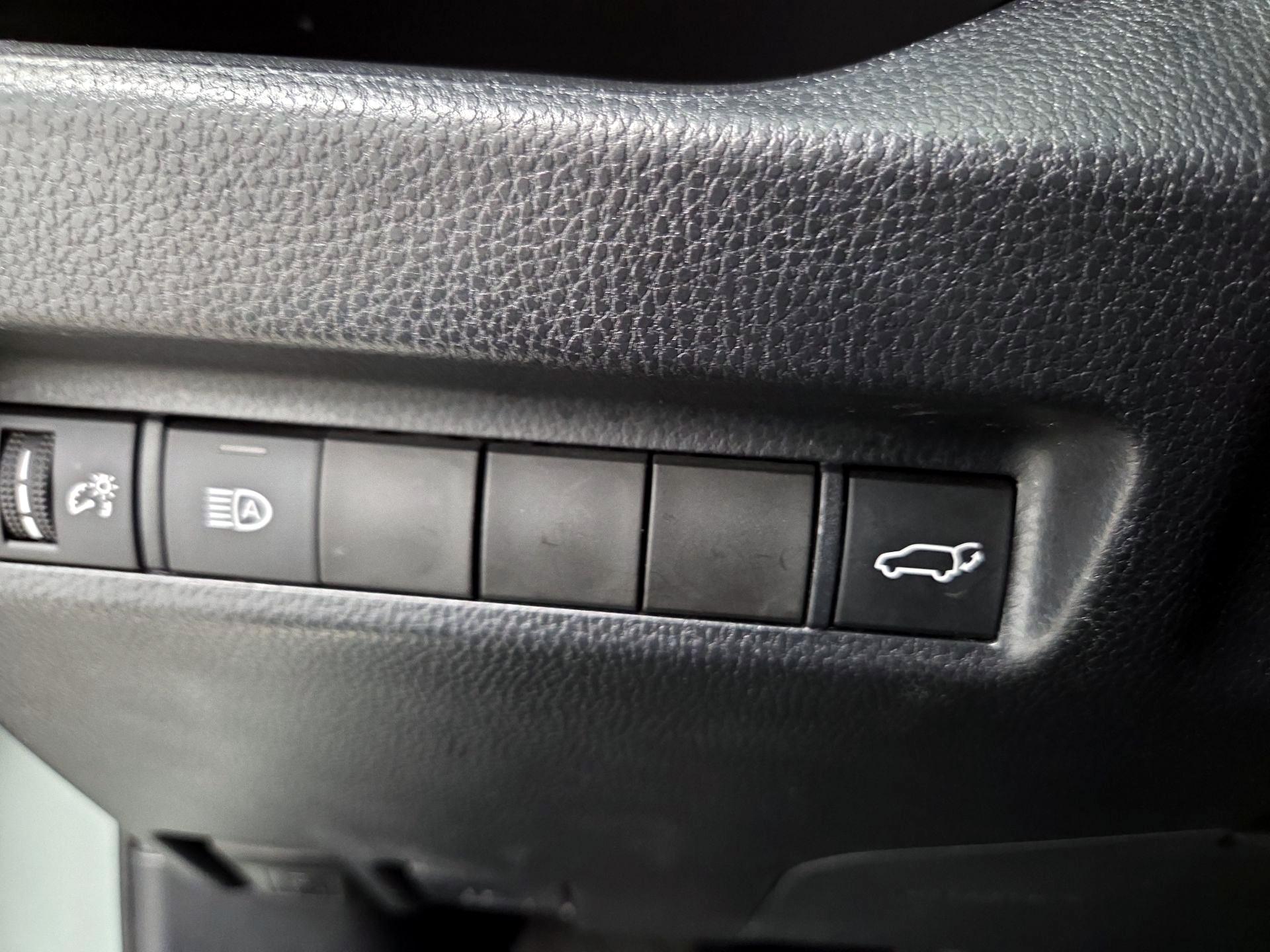 Thumbnail: 2019 Toyota RAV4 - 13