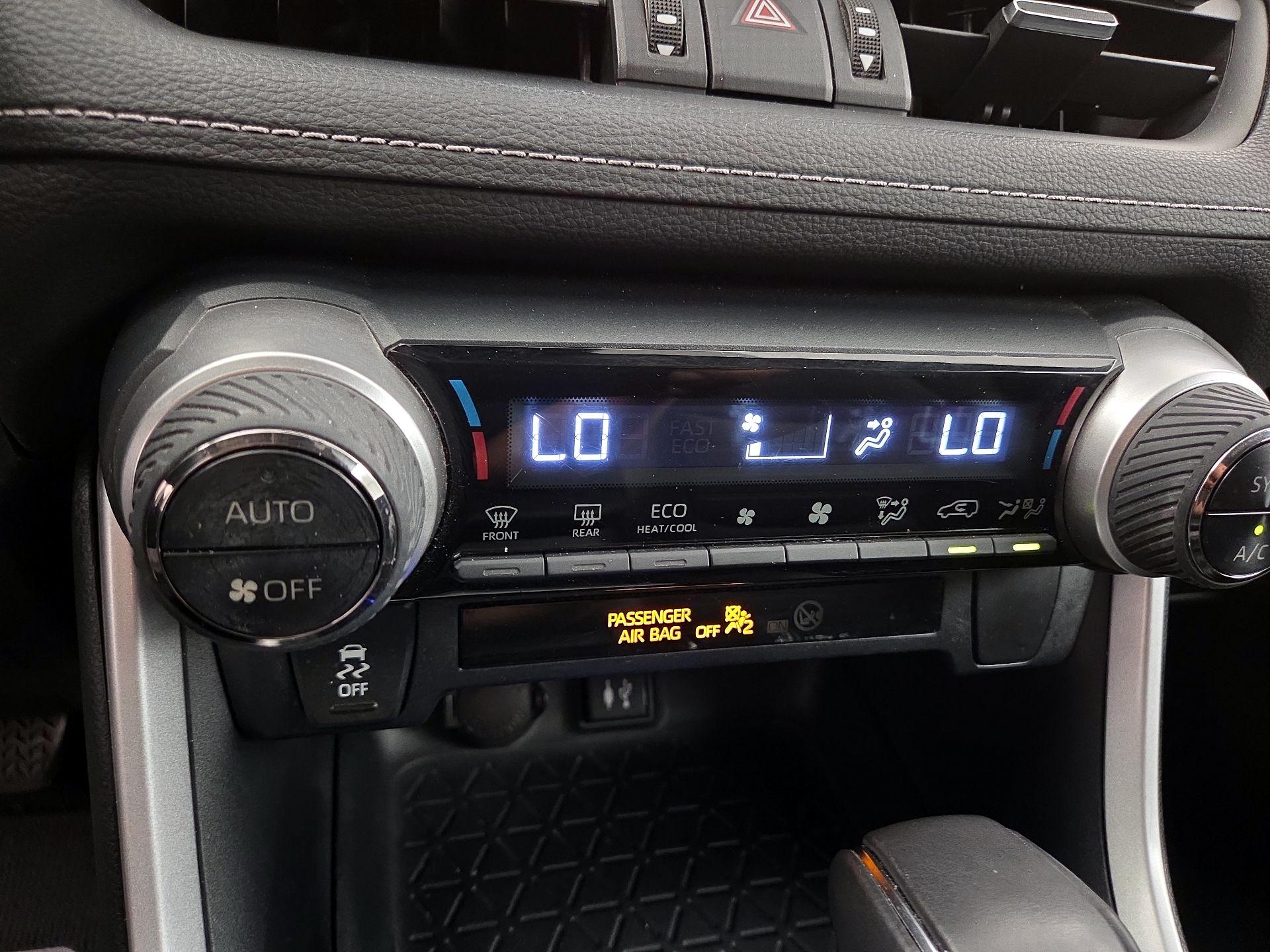 Thumbnail: 2019 Toyota RAV4 - 16