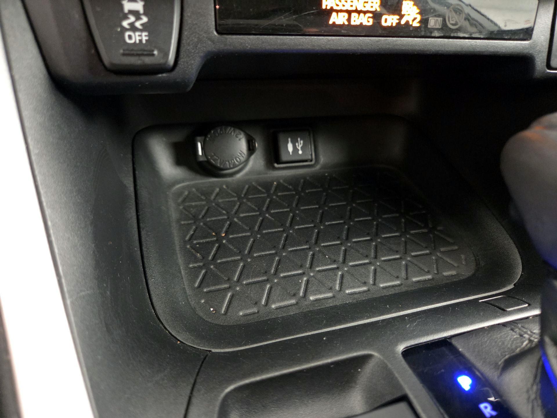 Thumbnail: 2019 Toyota RAV4 - 18