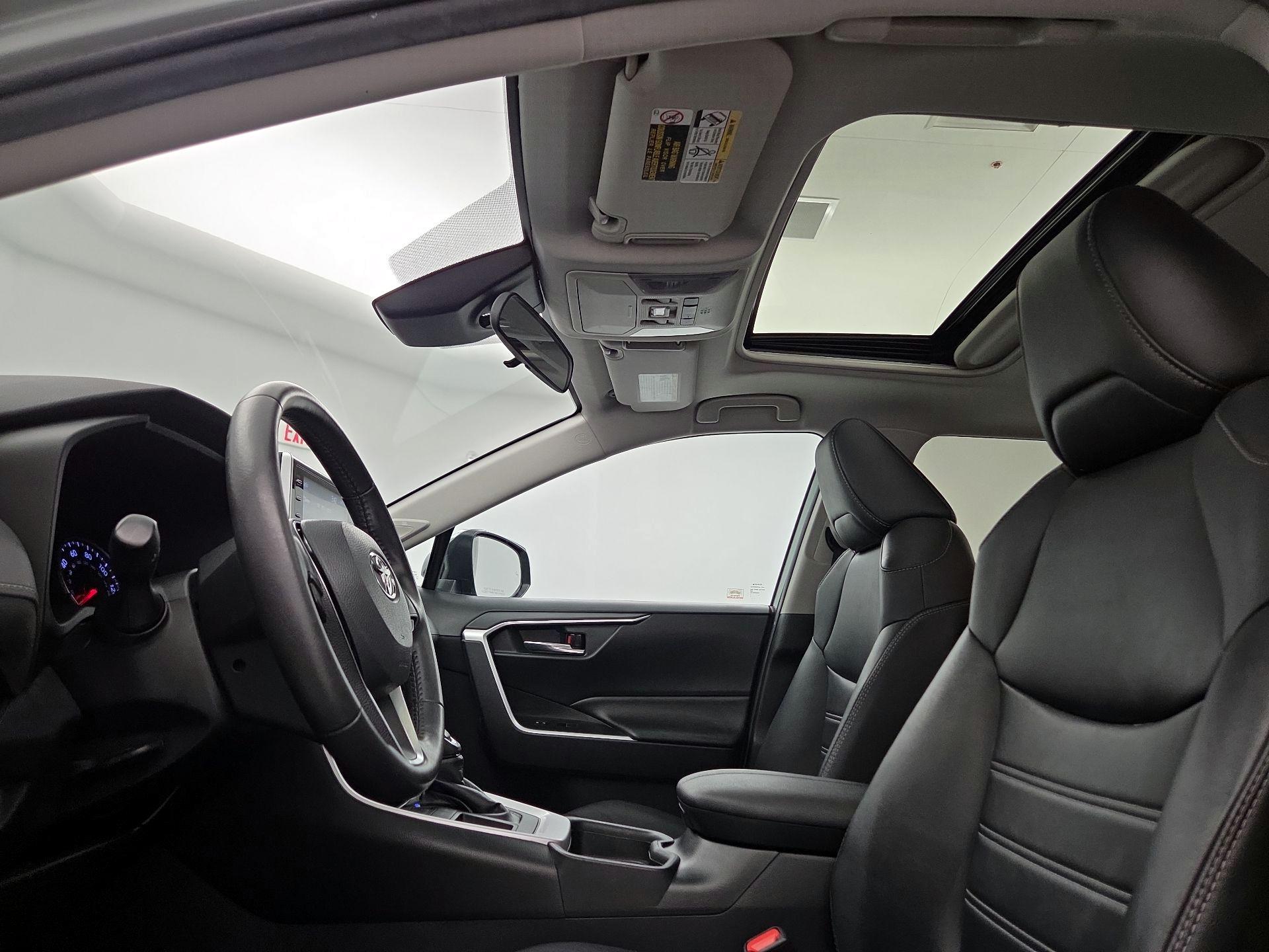 Thumbnail: 2019 Toyota RAV4 - 19