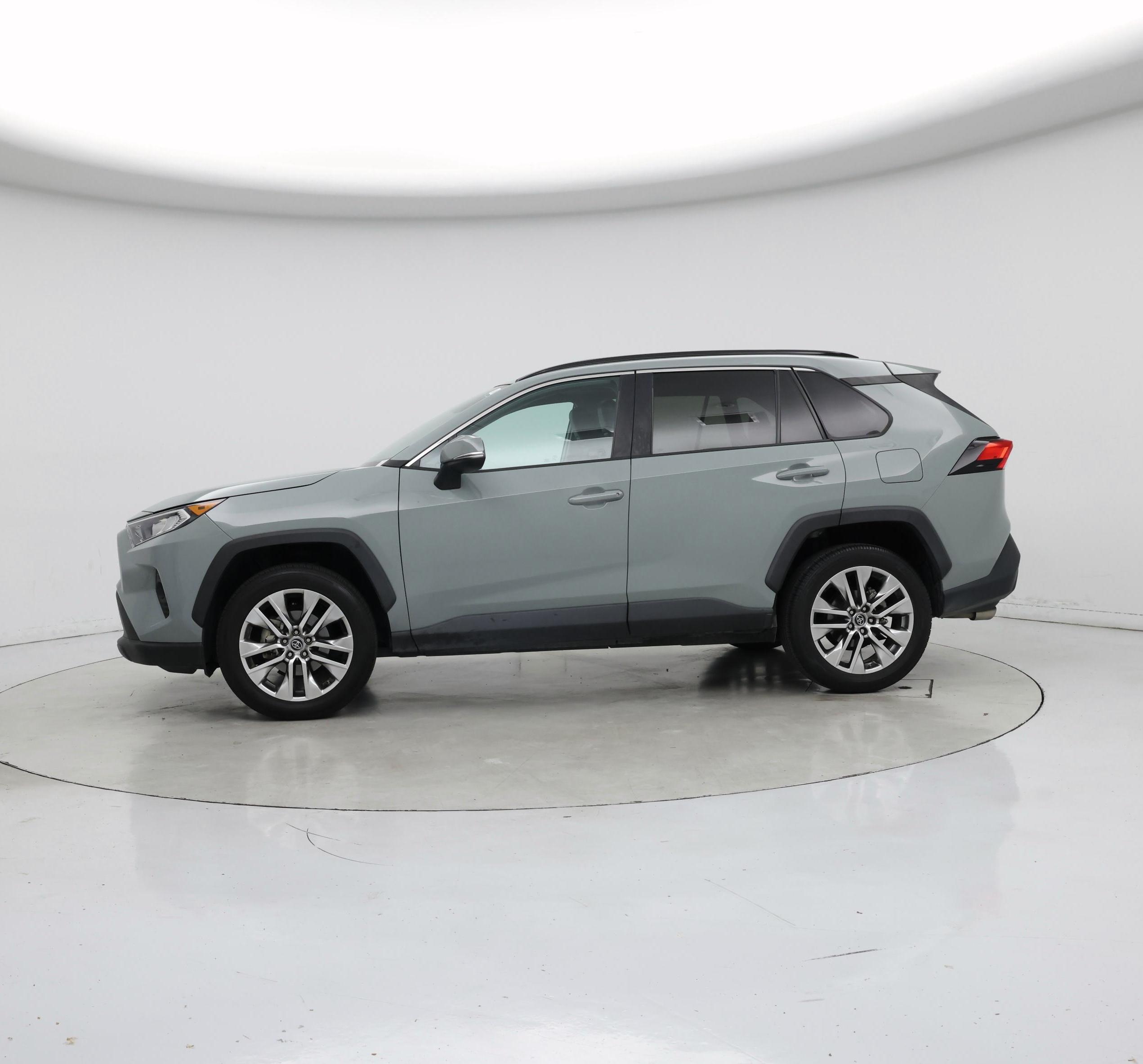 Thumbnail: 2019 Toyota RAV4 - 3