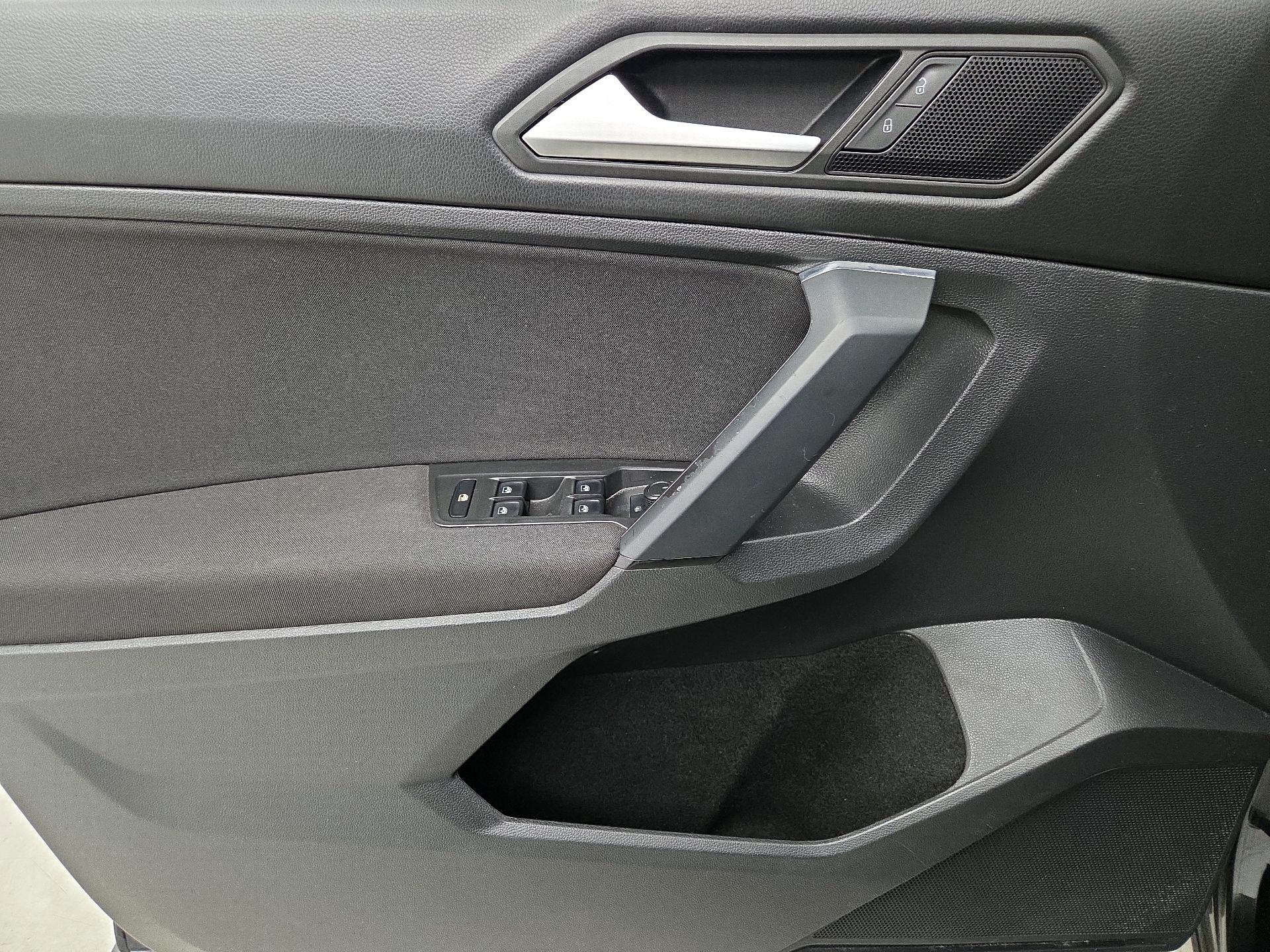 Thumbnail: 2019 Volkswagen Tiguan - 12