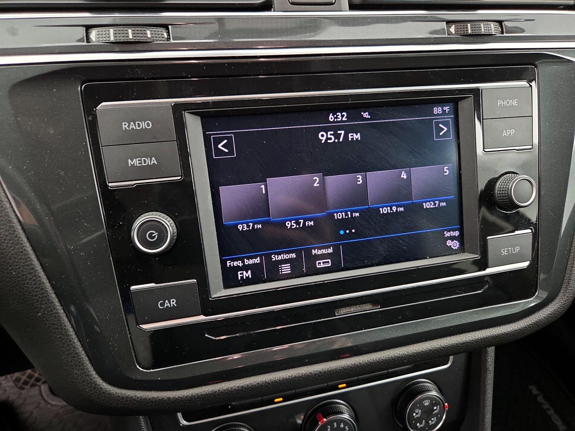 Thumbnail: 2019 Volkswagen Tiguan - 15