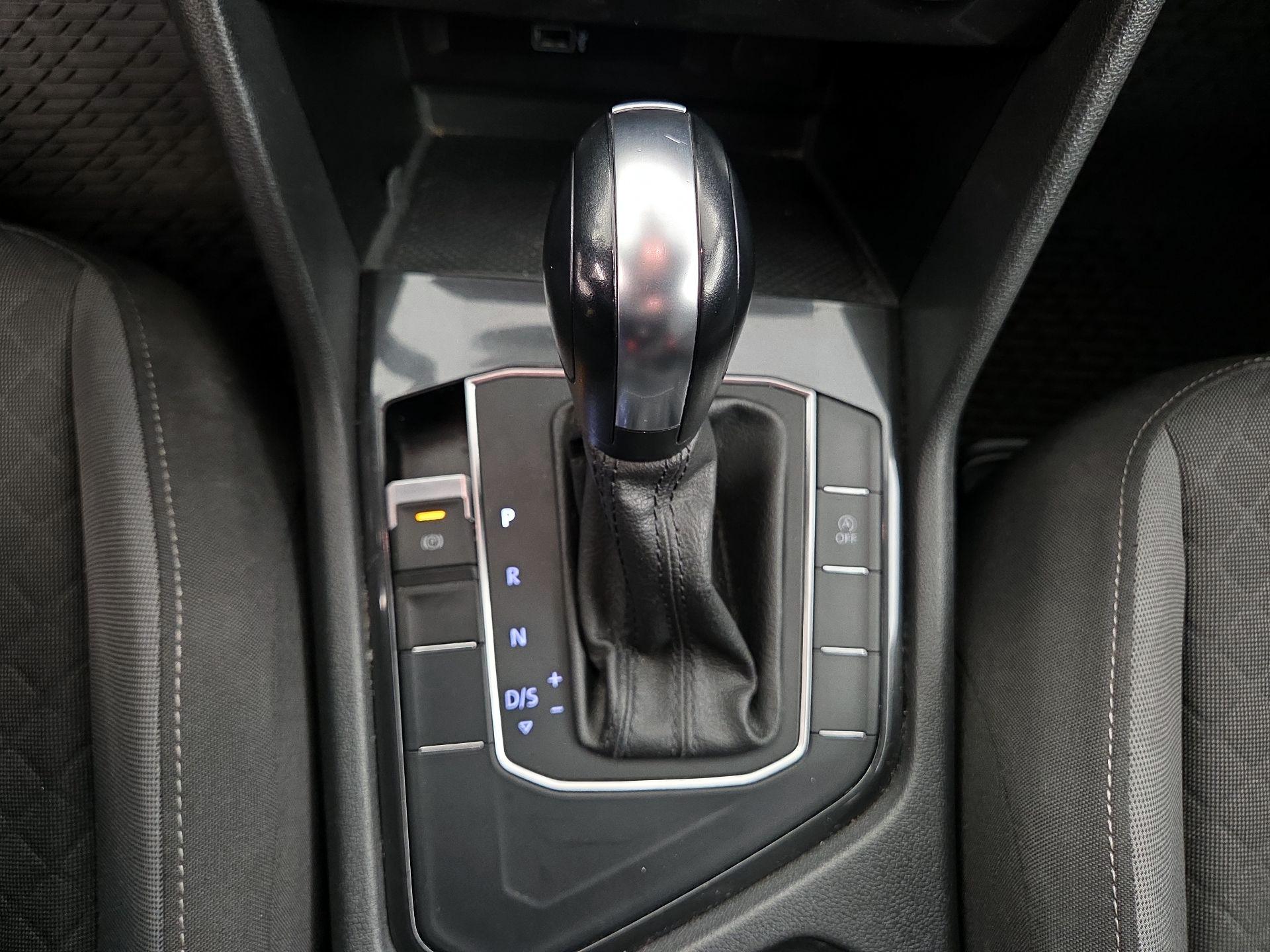 Thumbnail: 2019 Volkswagen Tiguan - 17