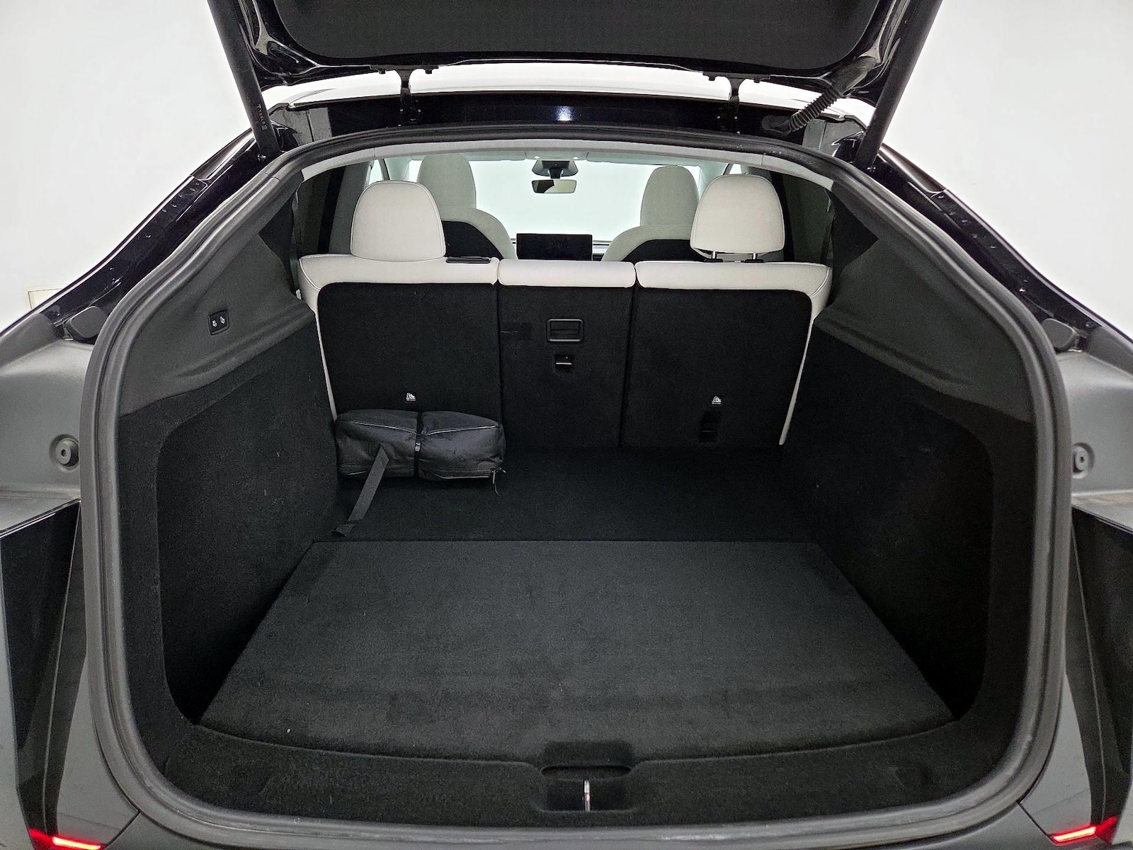 2026 Tesla Model Y Premium - Photo 20