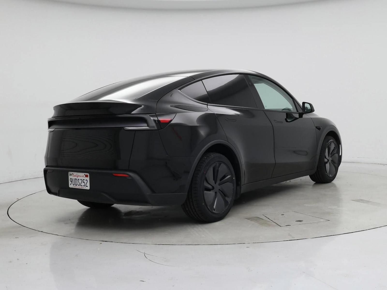 2026 Tesla Model Y Premium - Photo 9