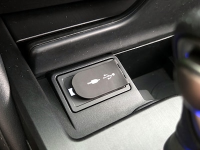 USB/AUX Ports