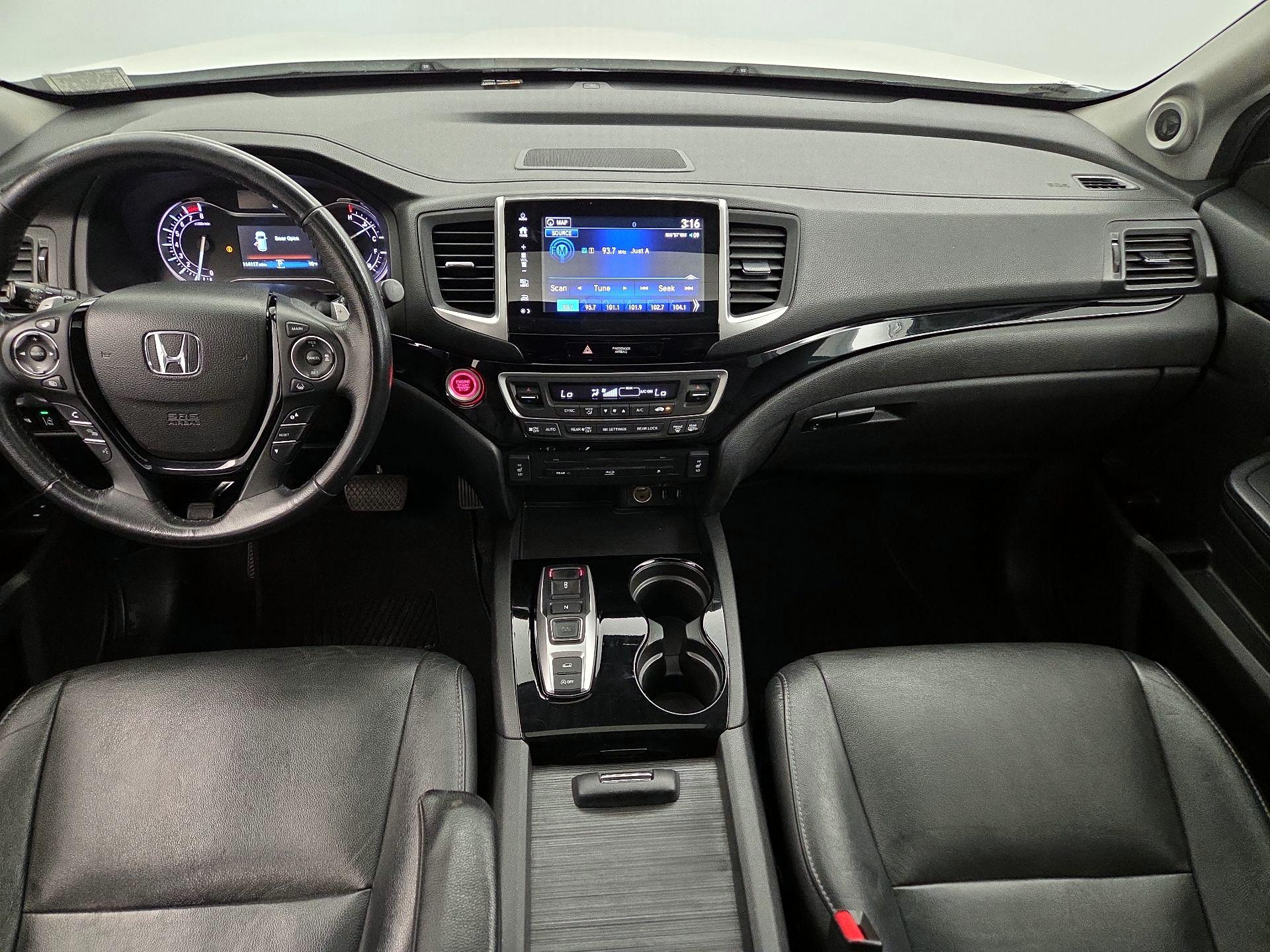 Thumbnail: 2017 Honda Pilot - 9