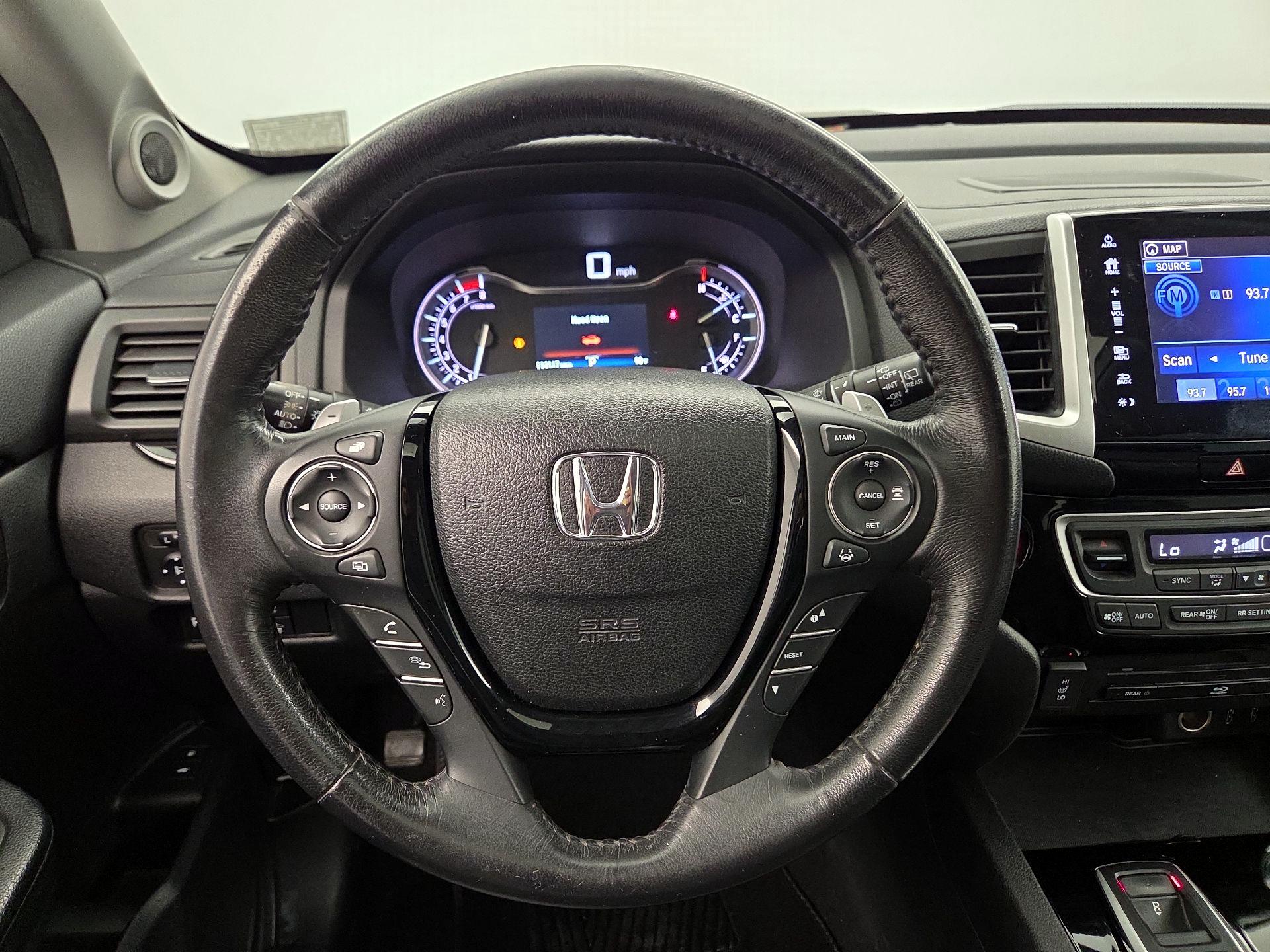 Thumbnail: 2017 Honda Pilot - 10