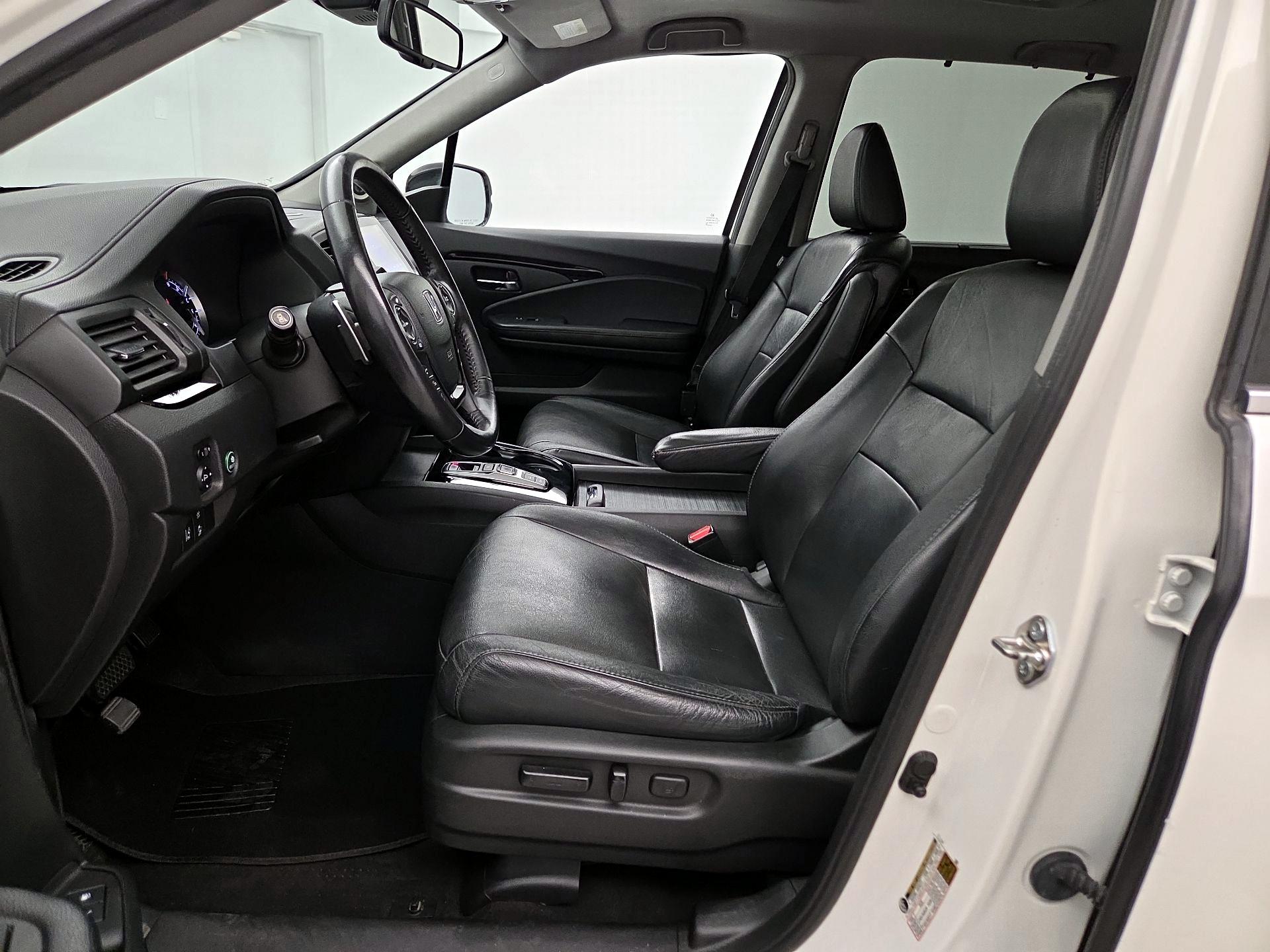 Thumbnail: 2017 Honda Pilot - 11