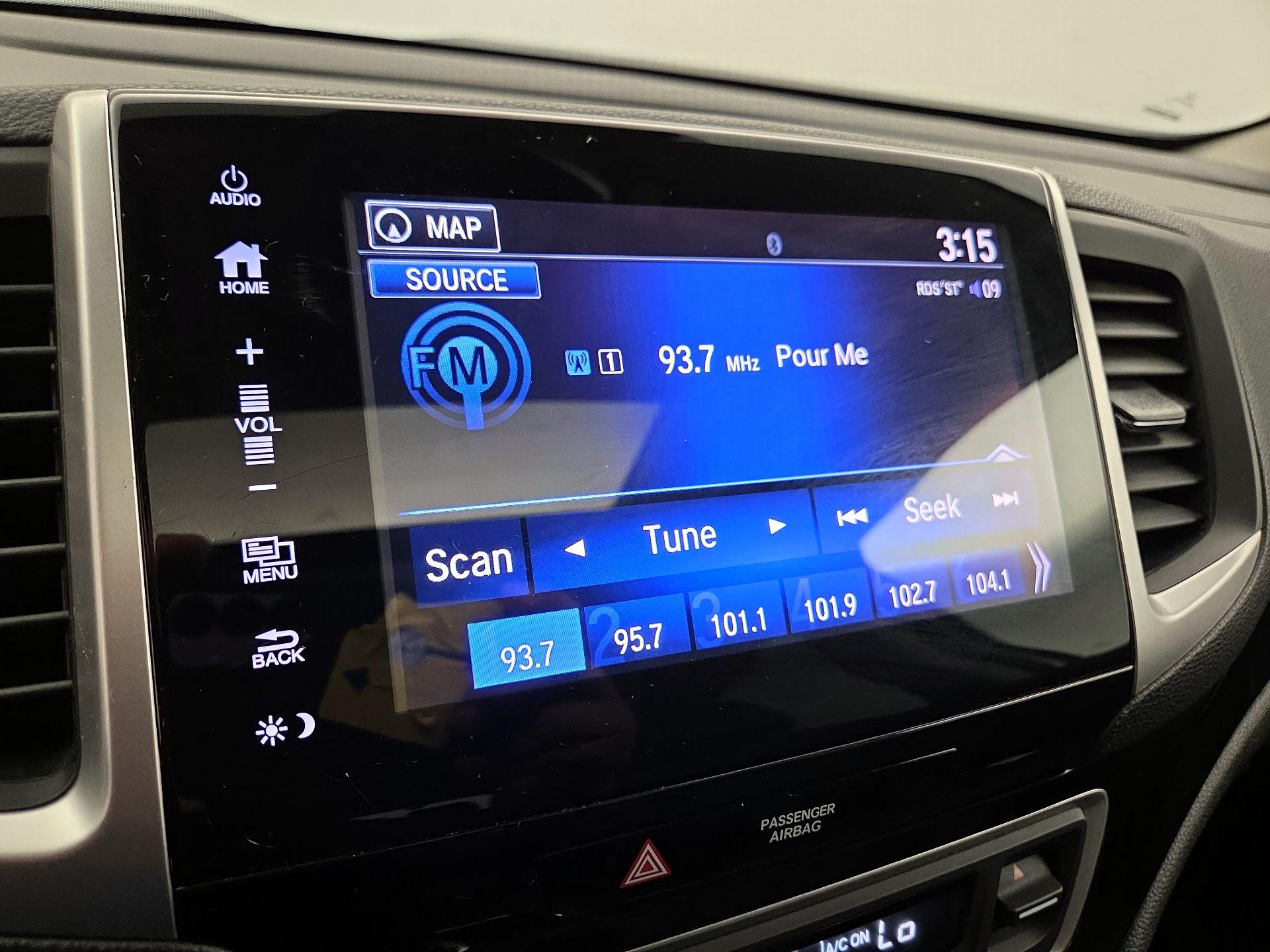 Thumbnail: 2017 Honda Pilot - 15