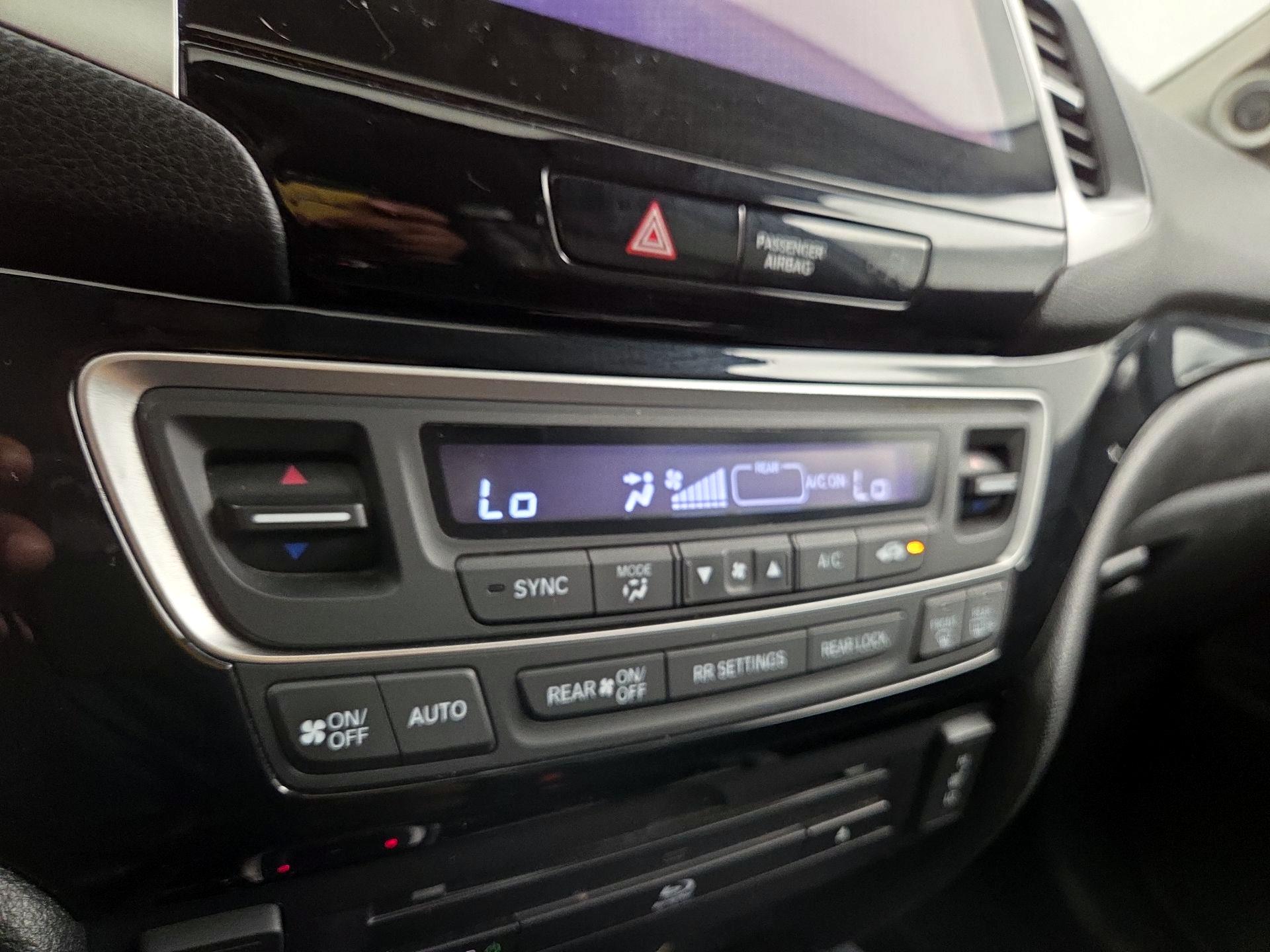 Thumbnail: 2017 Honda Pilot - 16