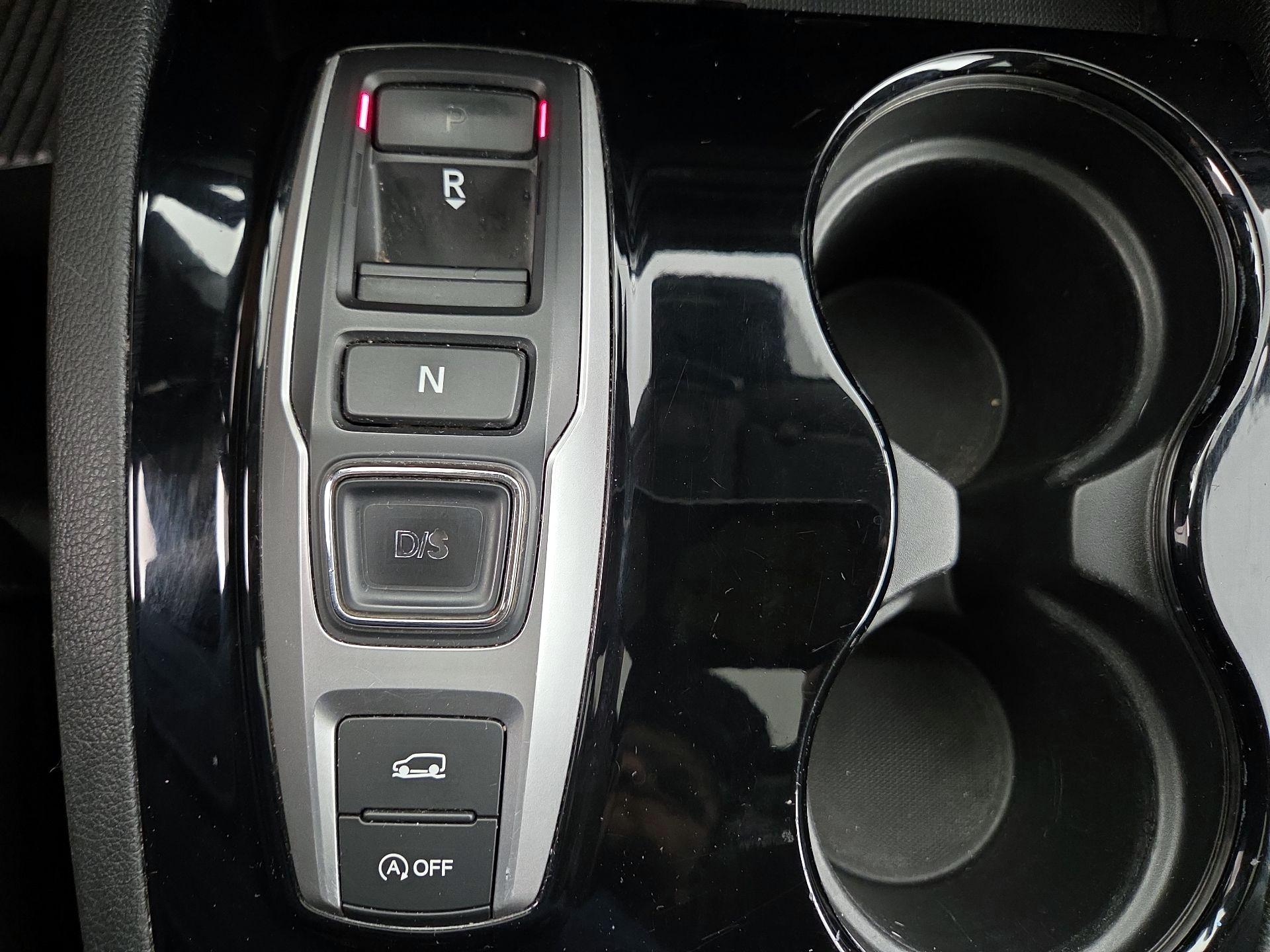 Thumbnail: 2017 Honda Pilot - 17