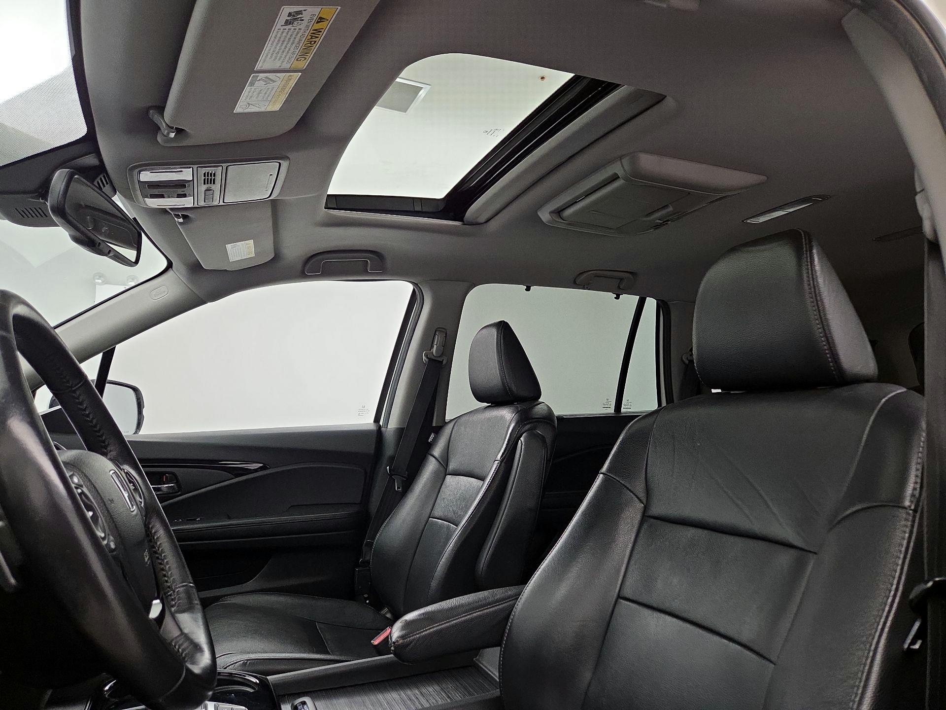 Thumbnail: 2017 Honda Pilot - 19