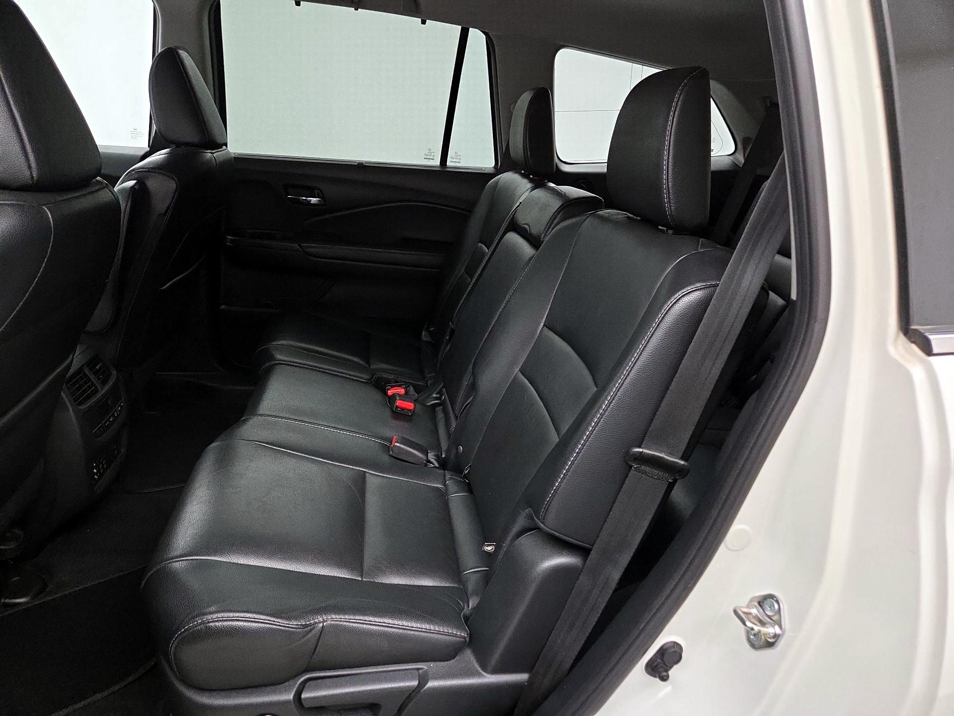 Thumbnail: 2017 Honda Pilot - 20