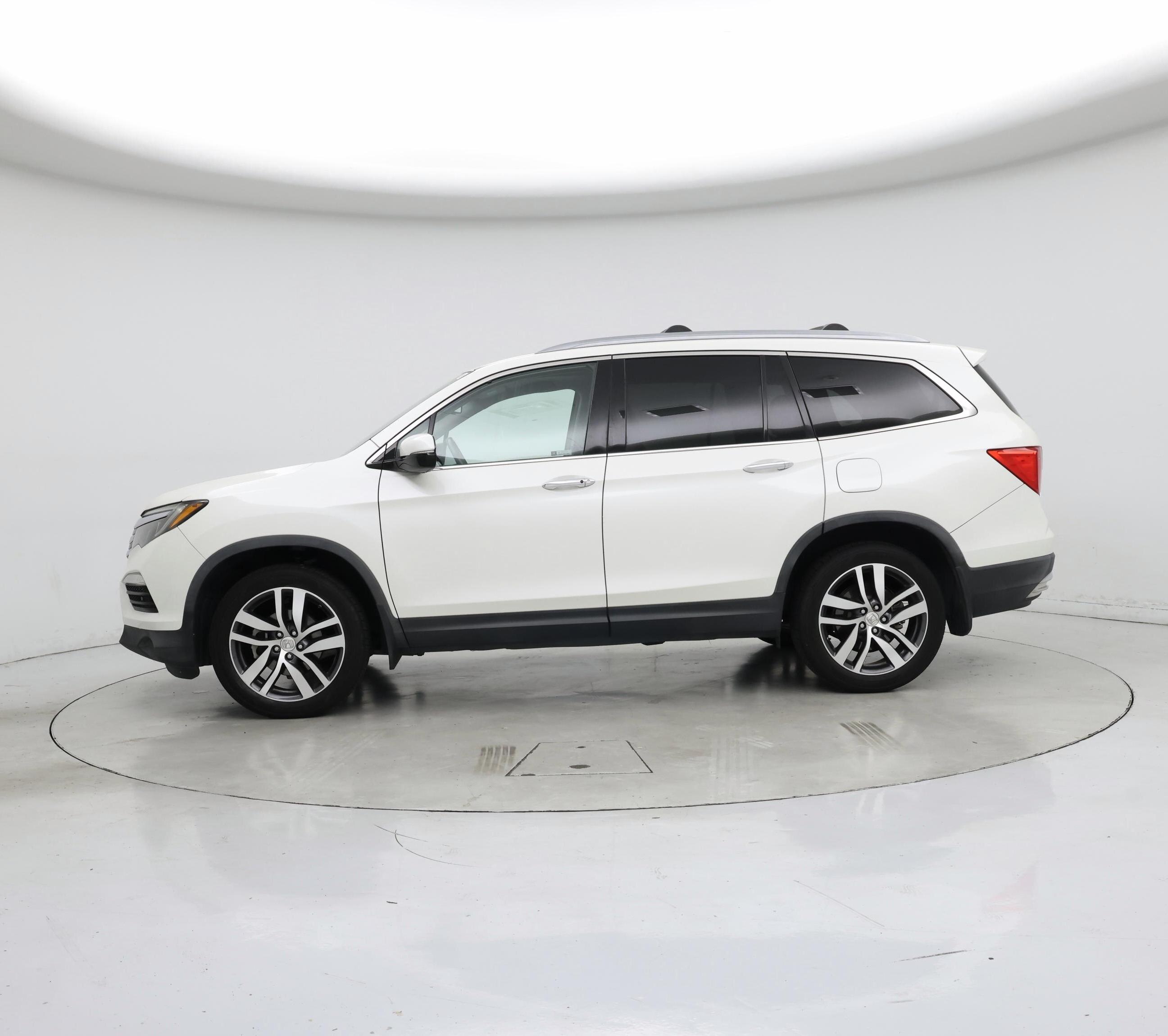 Thumbnail: 2017 Honda Pilot - 3