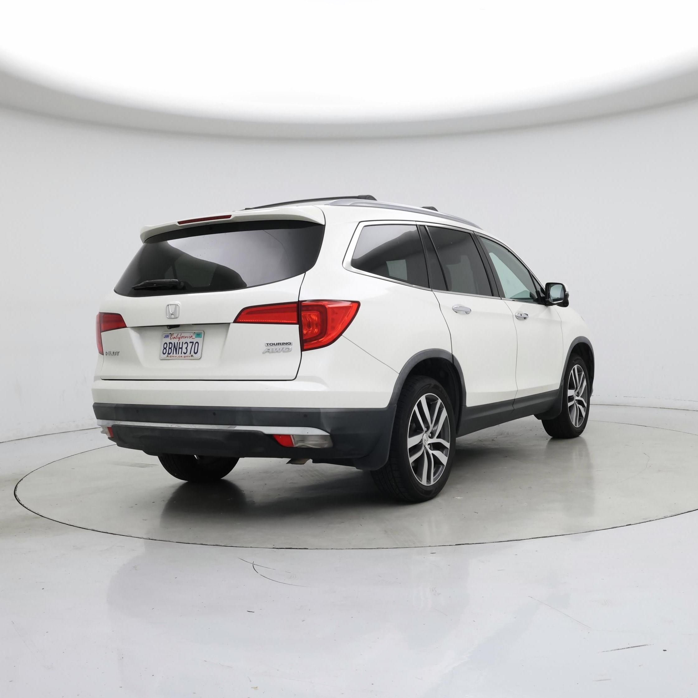Thumbnail: 2017 Honda Pilot - 8
