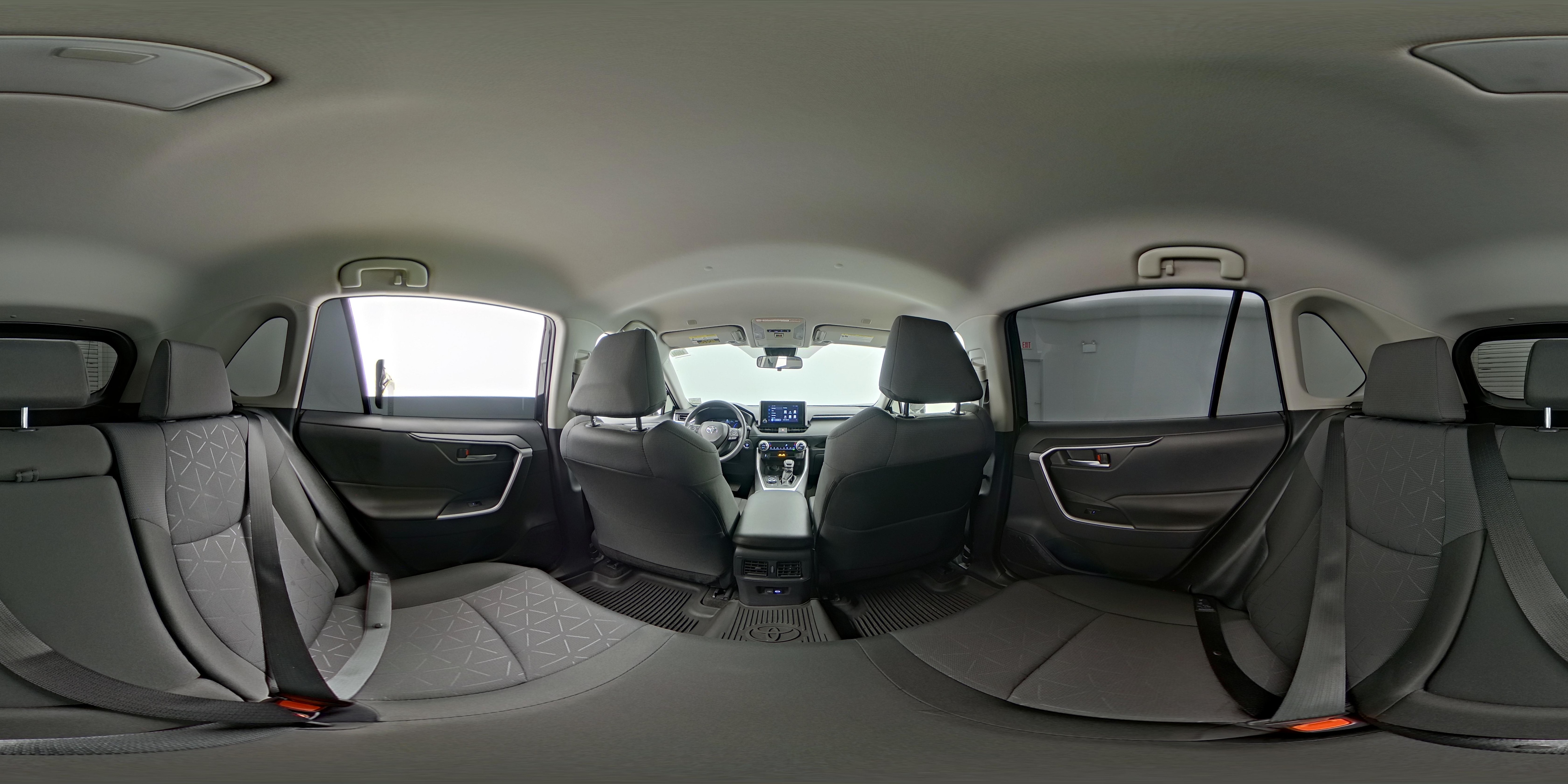 2025 Toyota RAV4 XLE - Photo 25