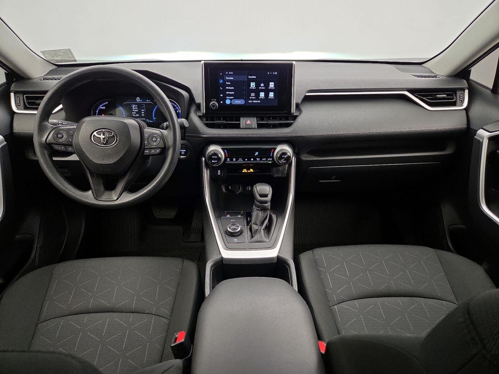 2025 Toyota RAV4 XLE - Photo 10