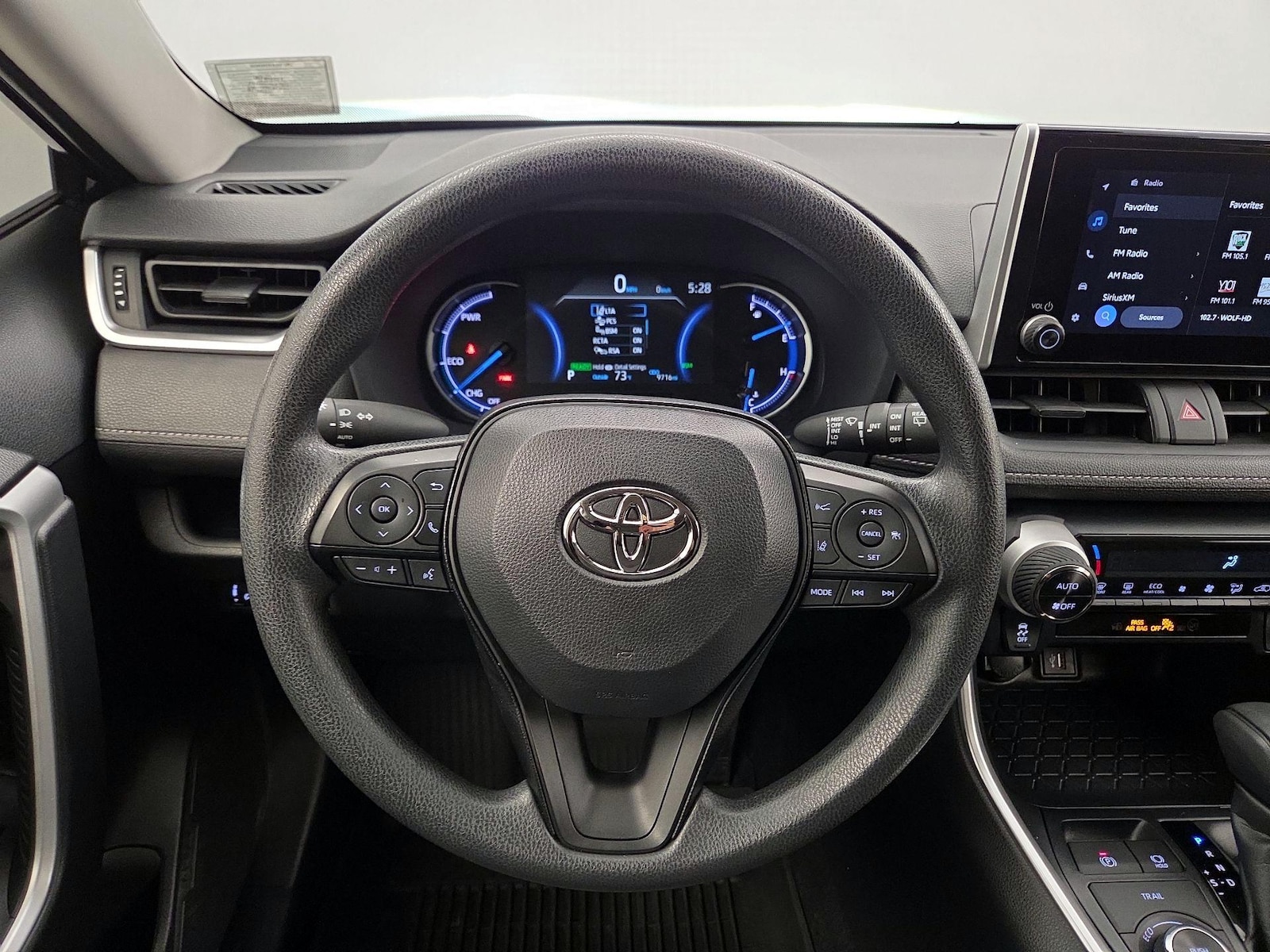 2025 Toyota RAV4 XLE - Photo 11