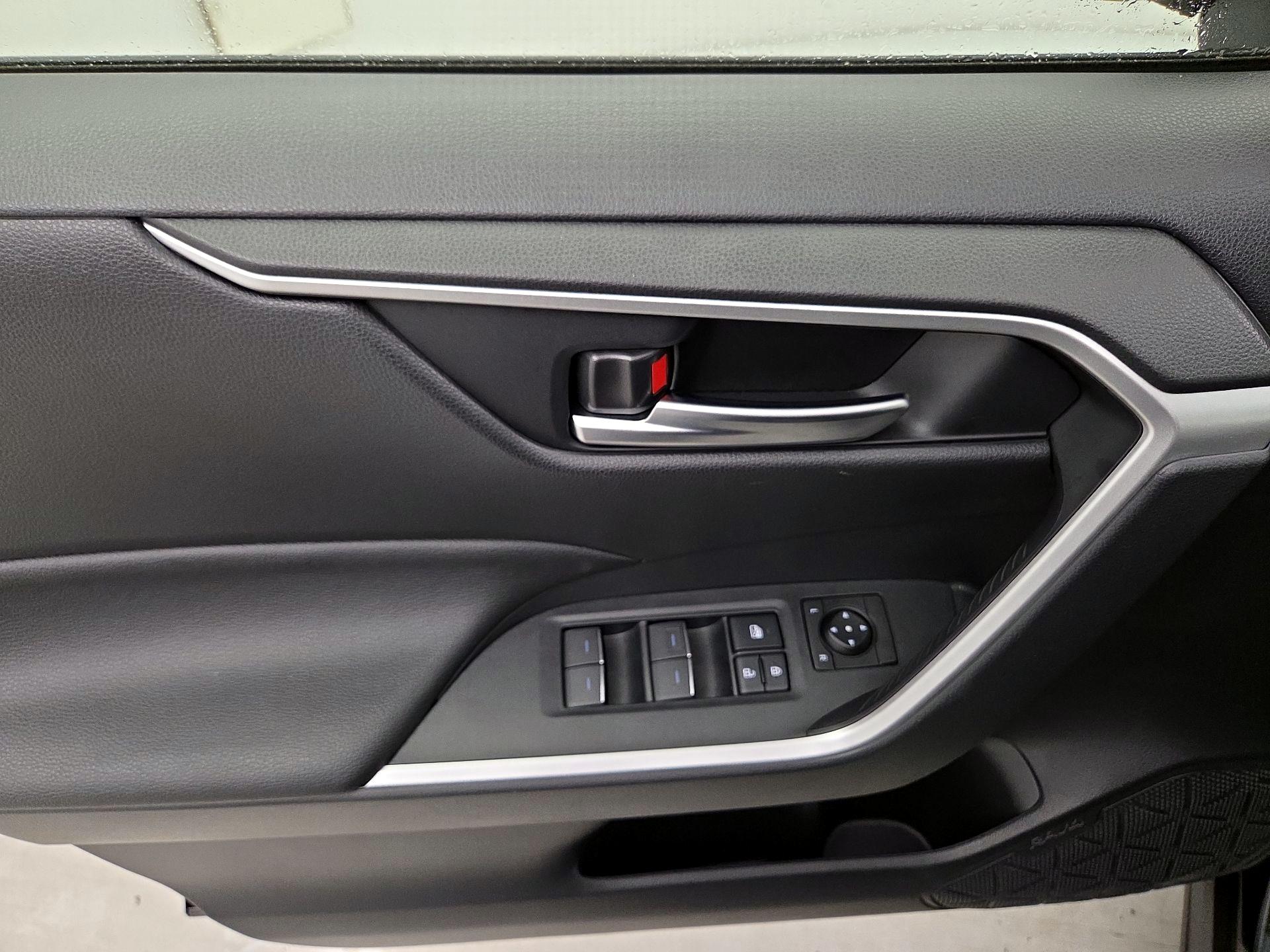 Thumbnail: 2025 Toyota RAV4 - 12