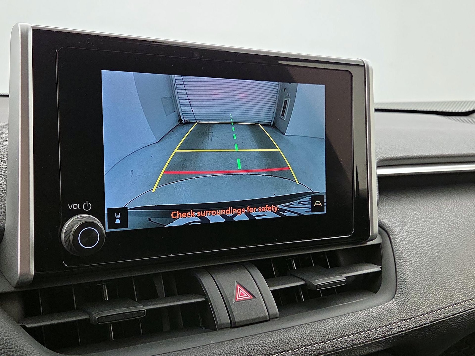 2025 Toyota RAV4 XLE - Photo 15