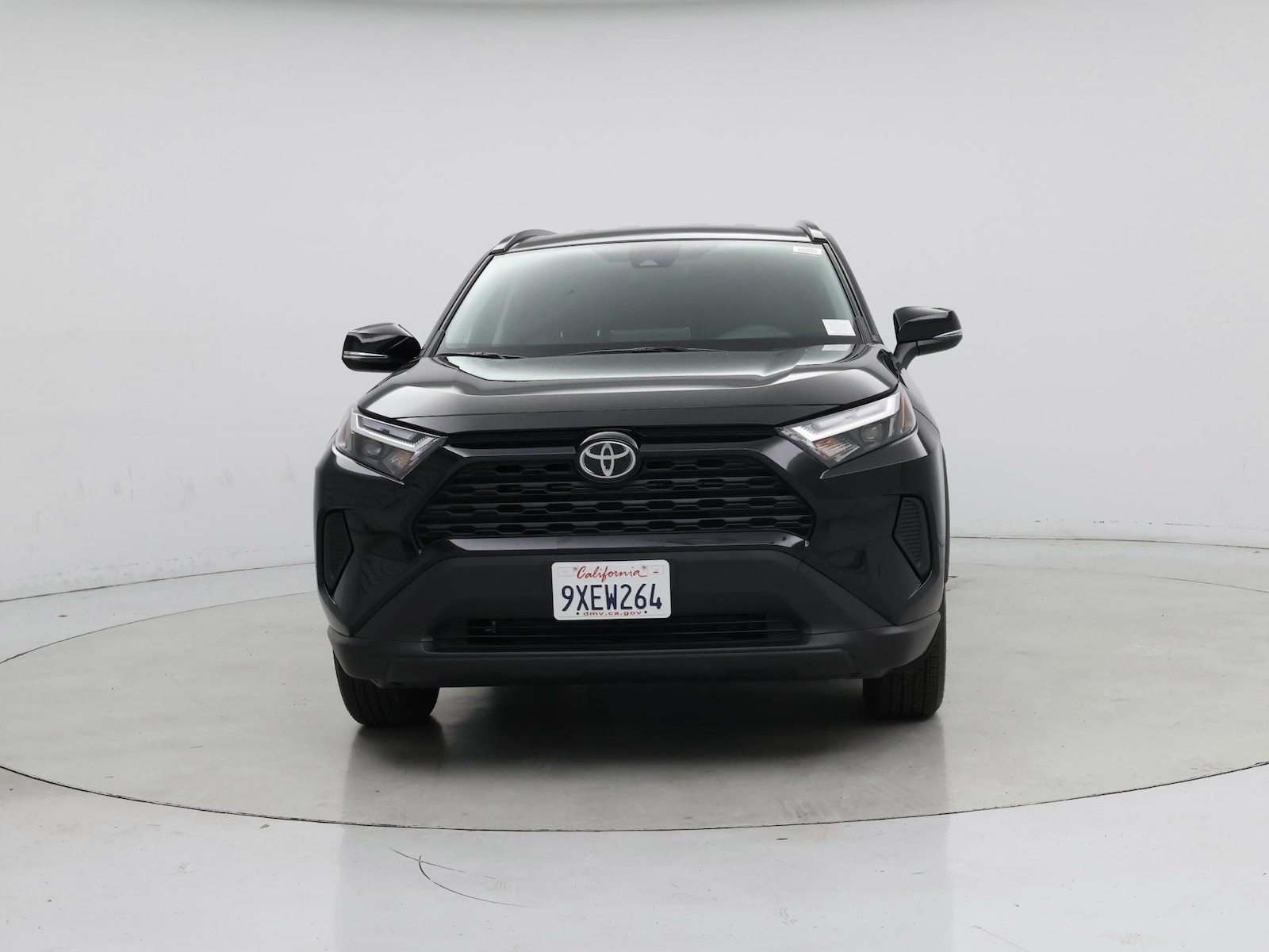 2025 Toyota RAV4 XLE - Photo 6