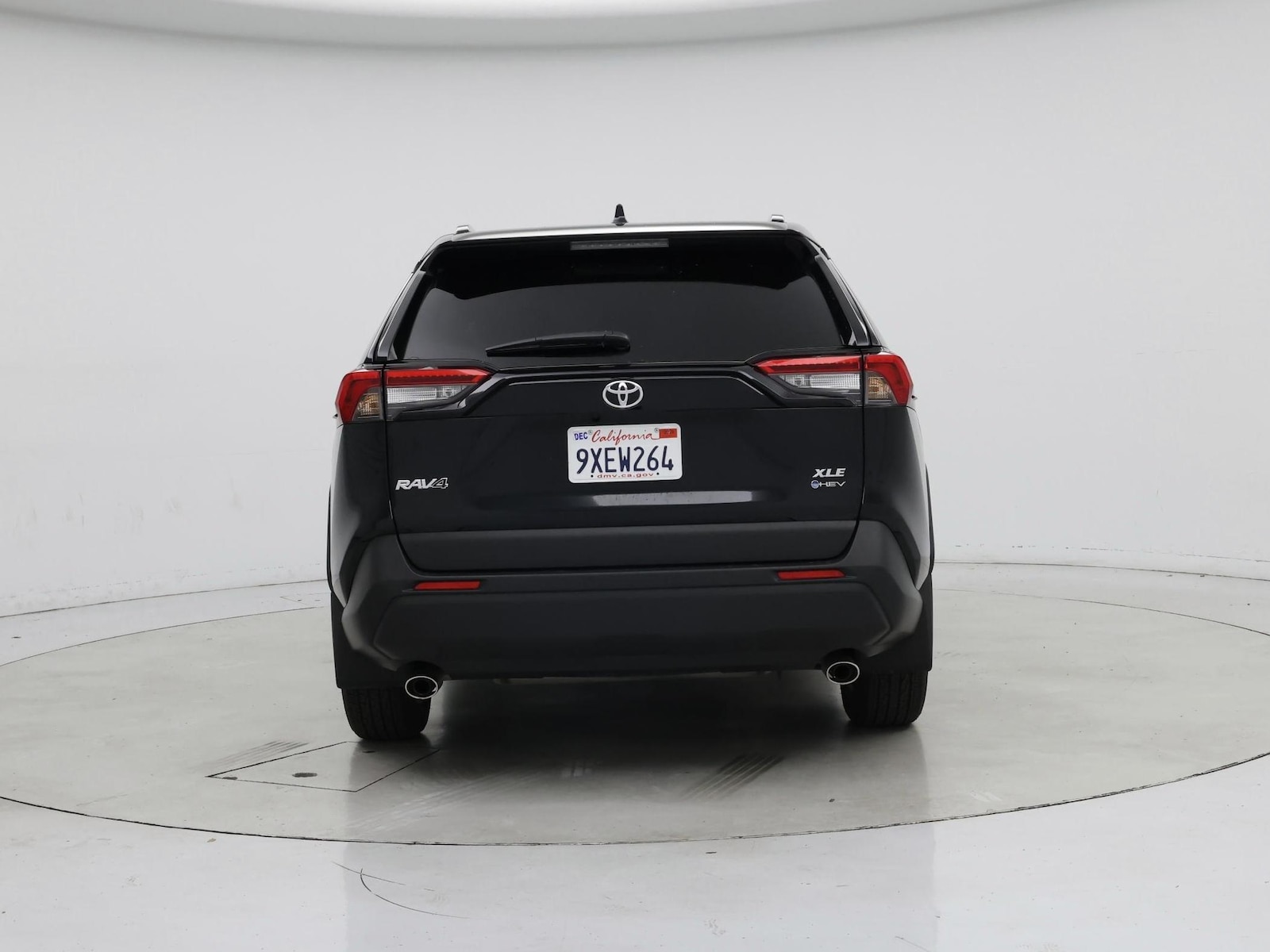 2025 Toyota RAV4 XLE - Photo 7