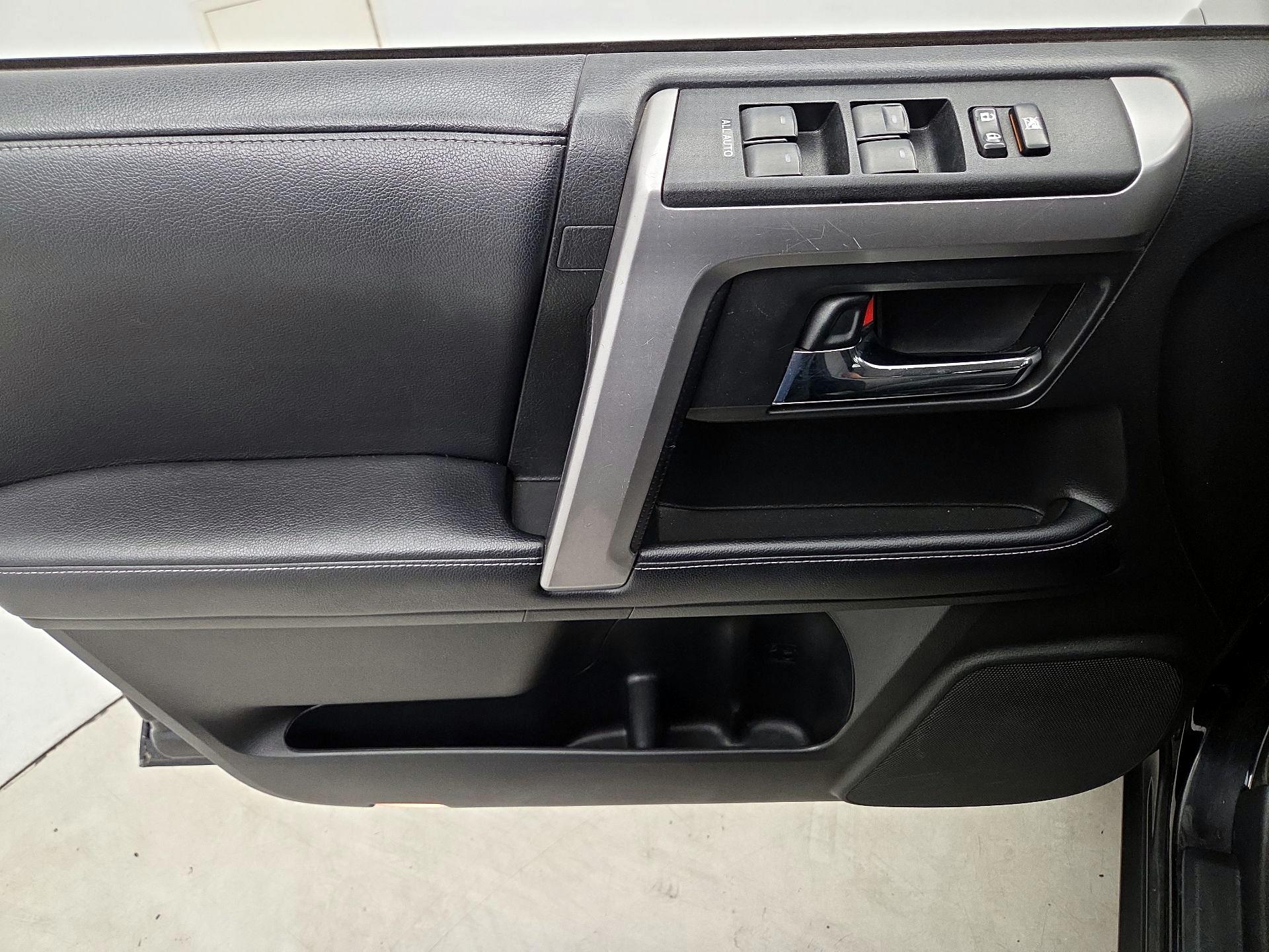 Thumbnail: 2019 Toyota 4Runner - 12
