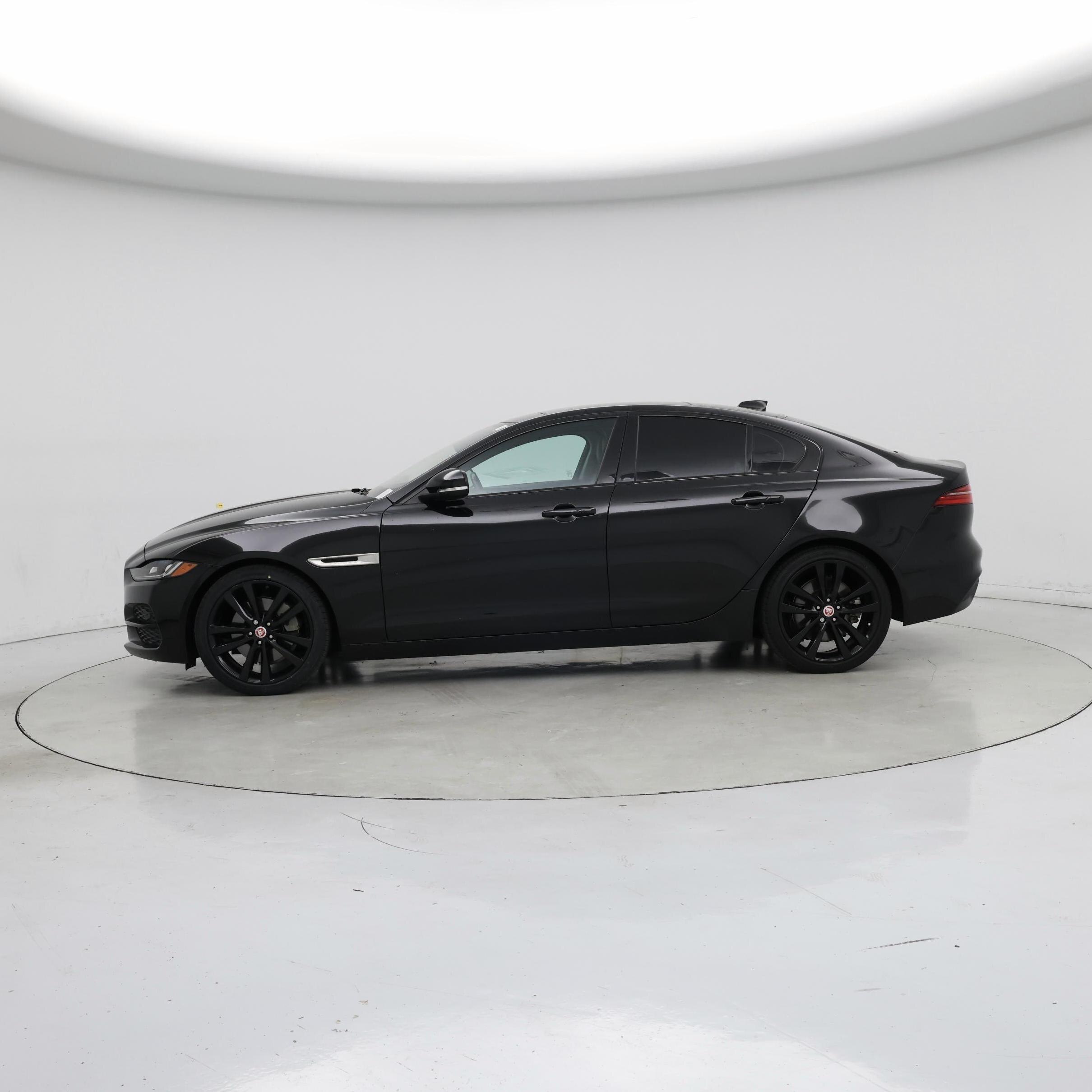 Thumbnail: 2020 Jaguar XE - 3