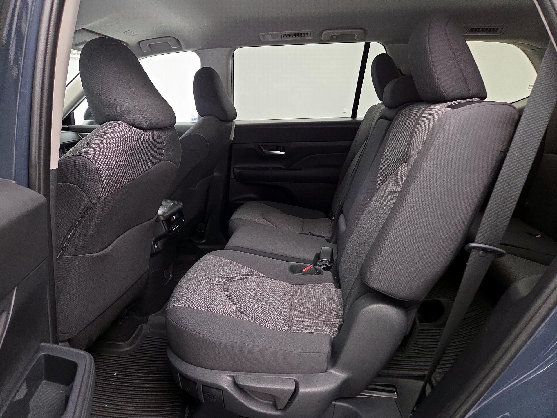 Thumbnail: 2026 Toyota Highlander - 19