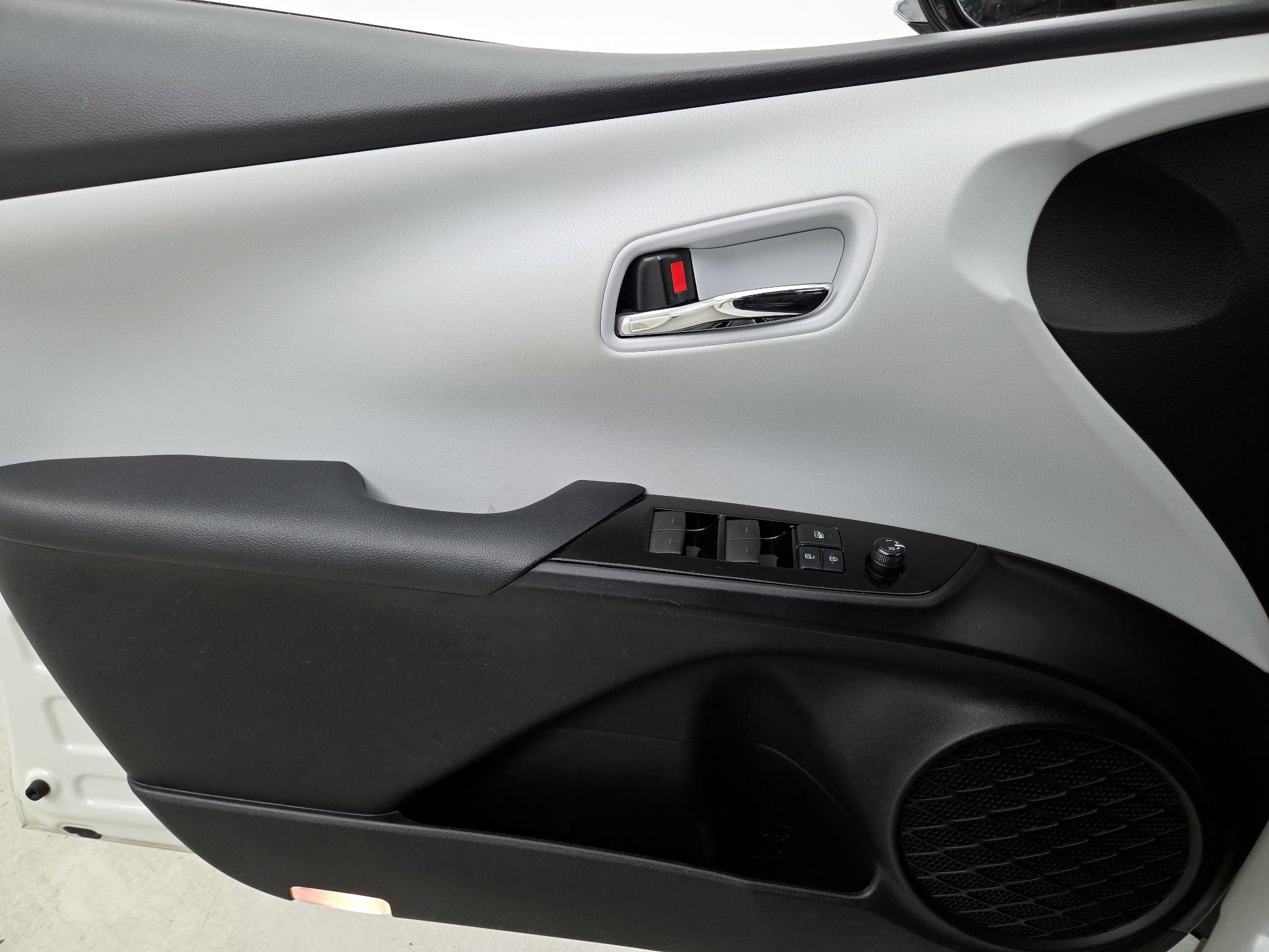 Thumbnail: 2019 Toyota Prius - 12