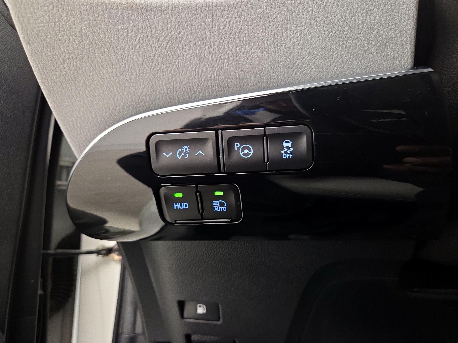 Thumbnail: 2019 Toyota Prius - 13