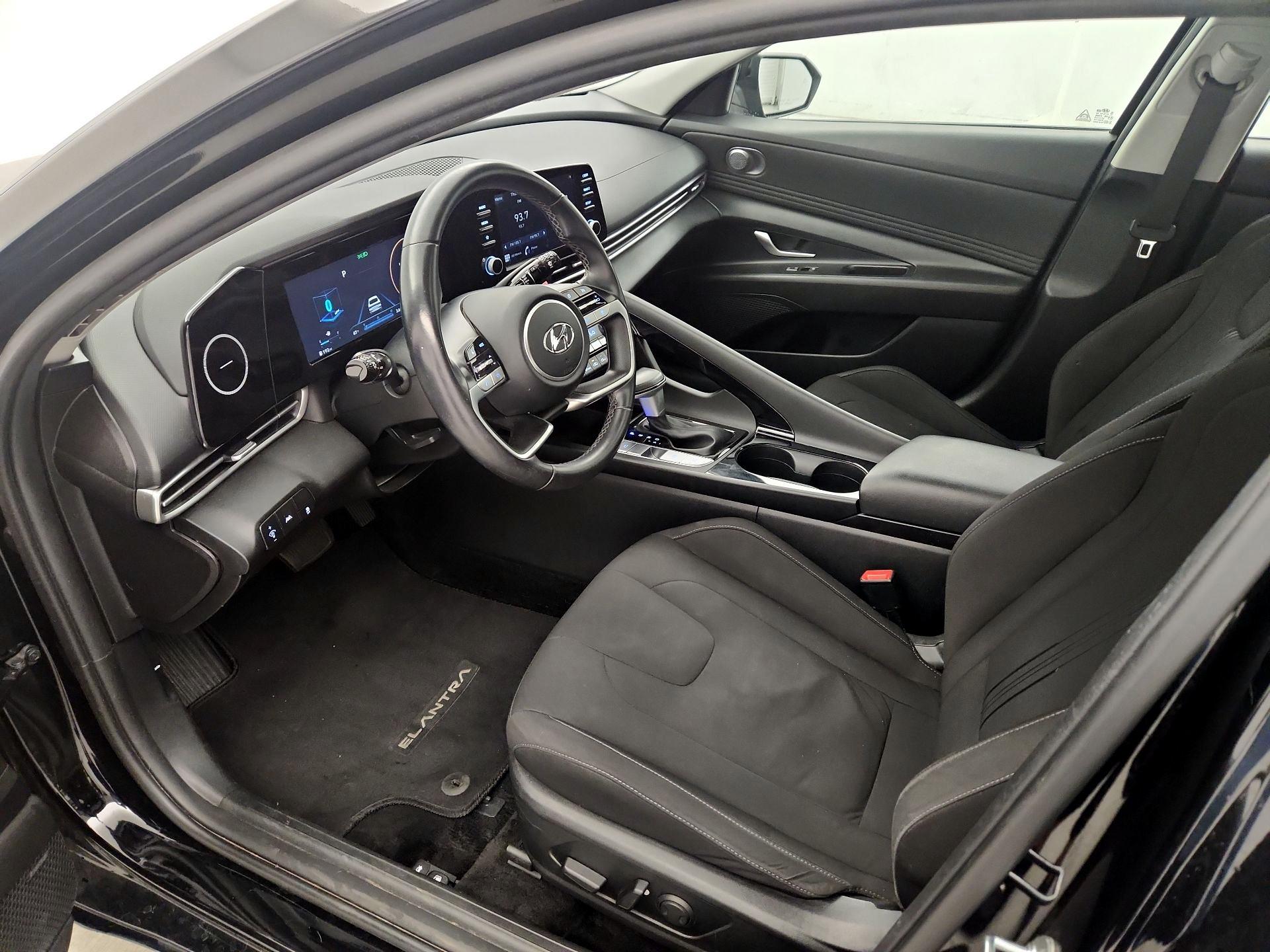 Thumbnail: 2022 Hyundai Elantra - 11