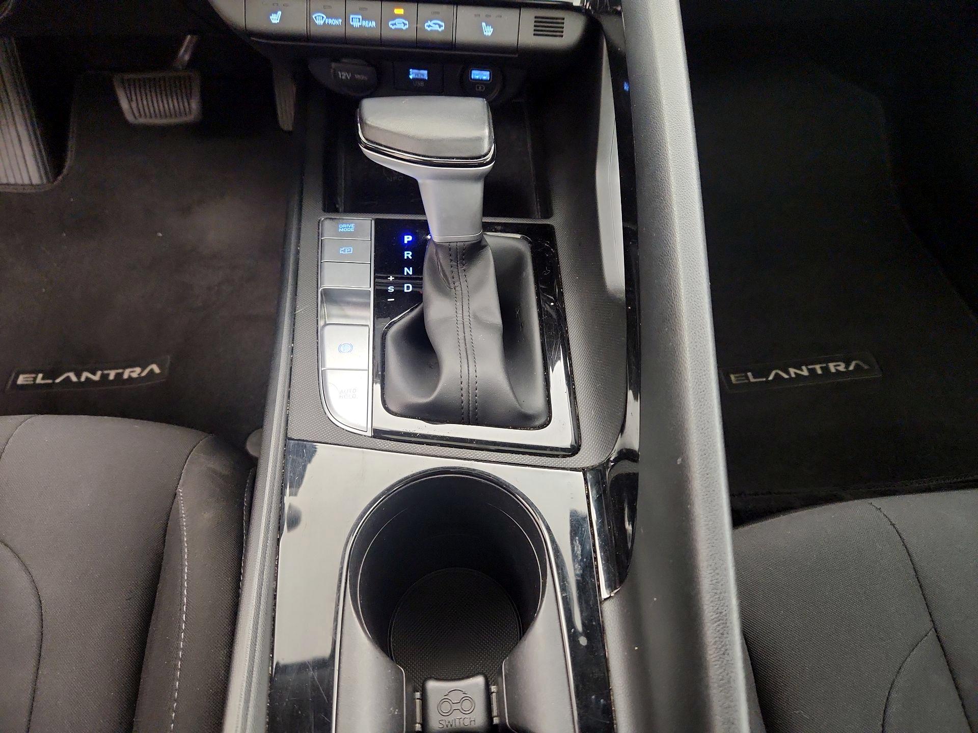 Thumbnail: 2022 Hyundai Elantra - 17