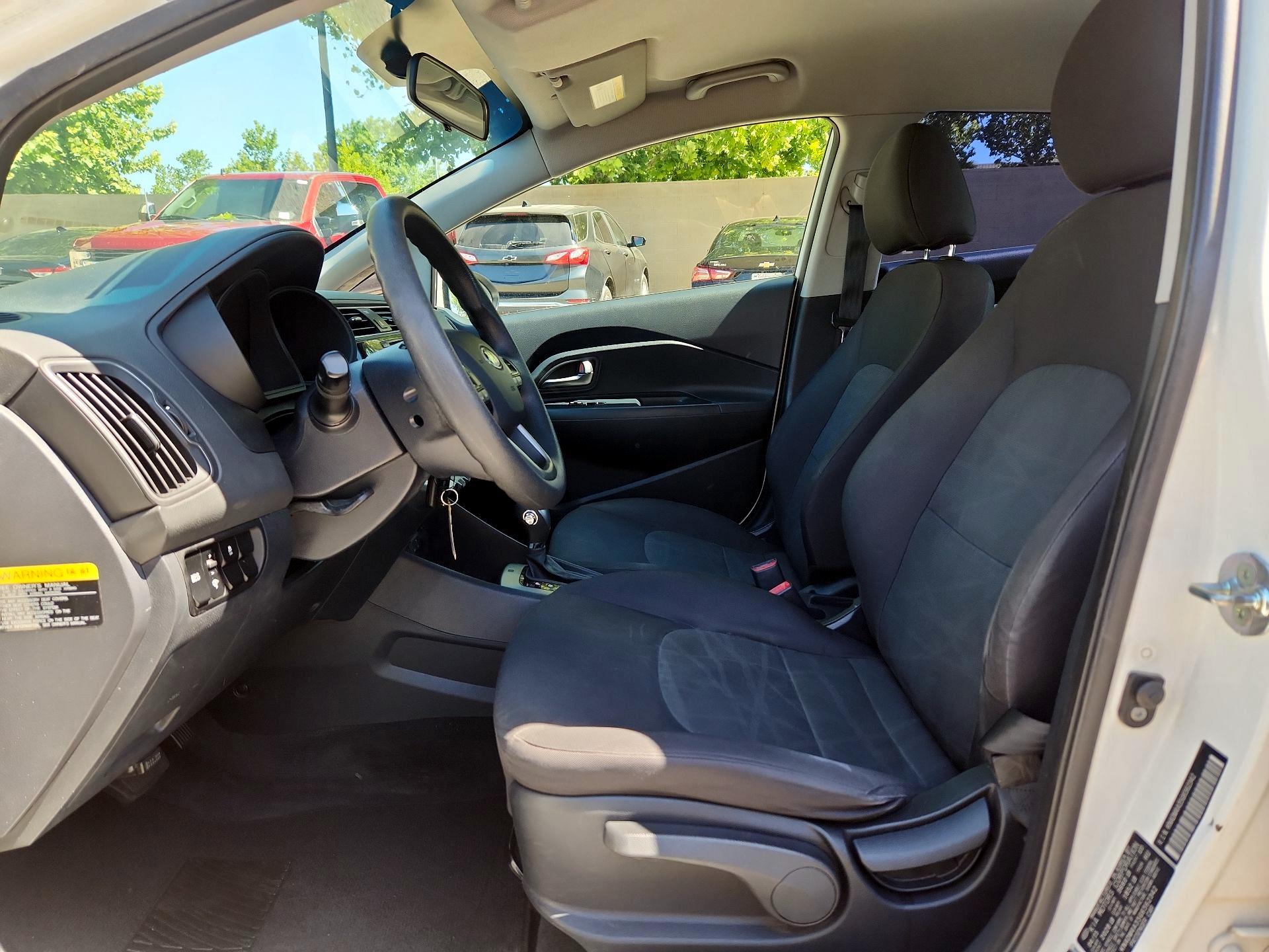Thumbnail: 2016 Kia Rio - 9
