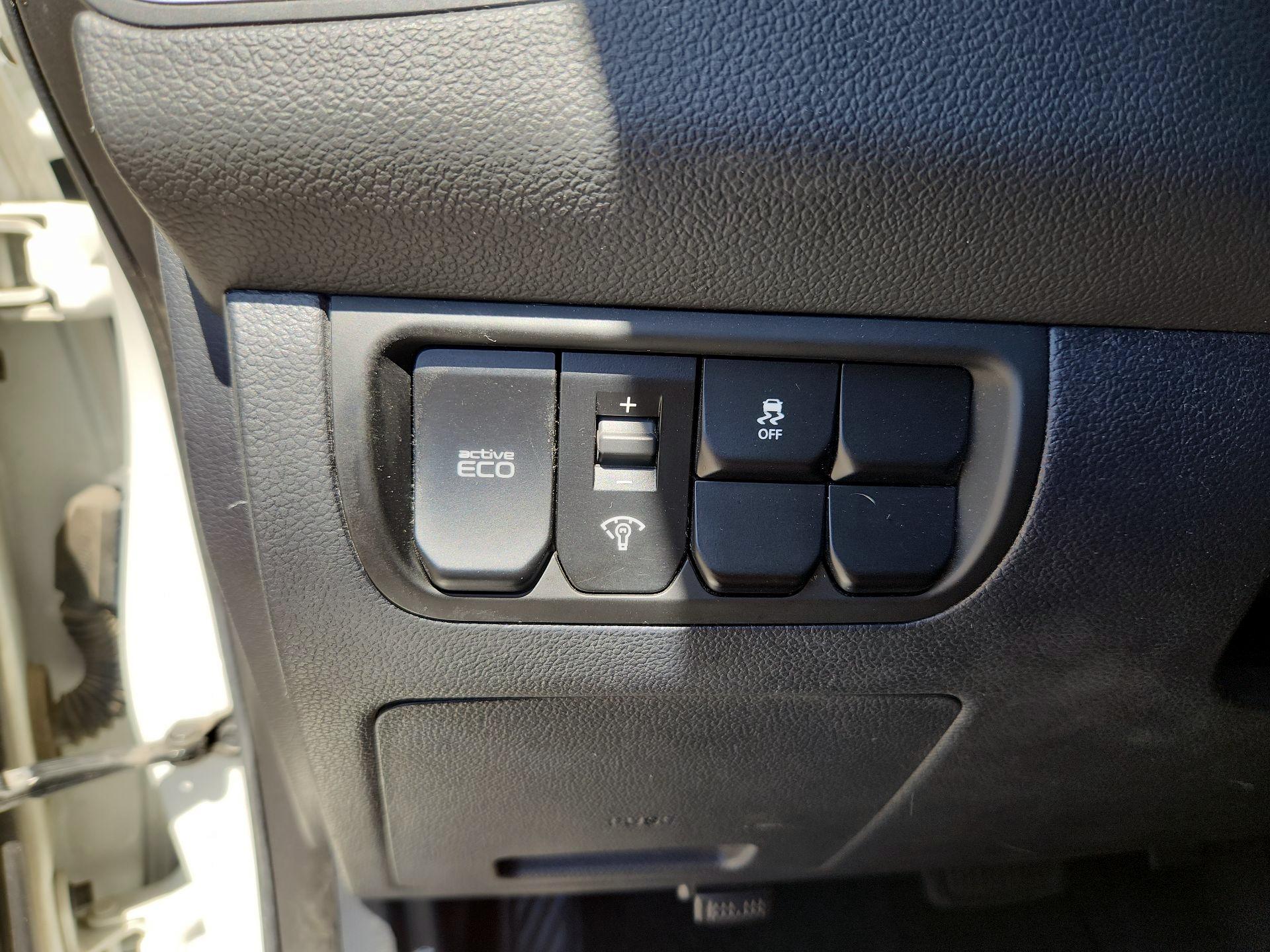 Thumbnail: 2016 Kia Rio - 11