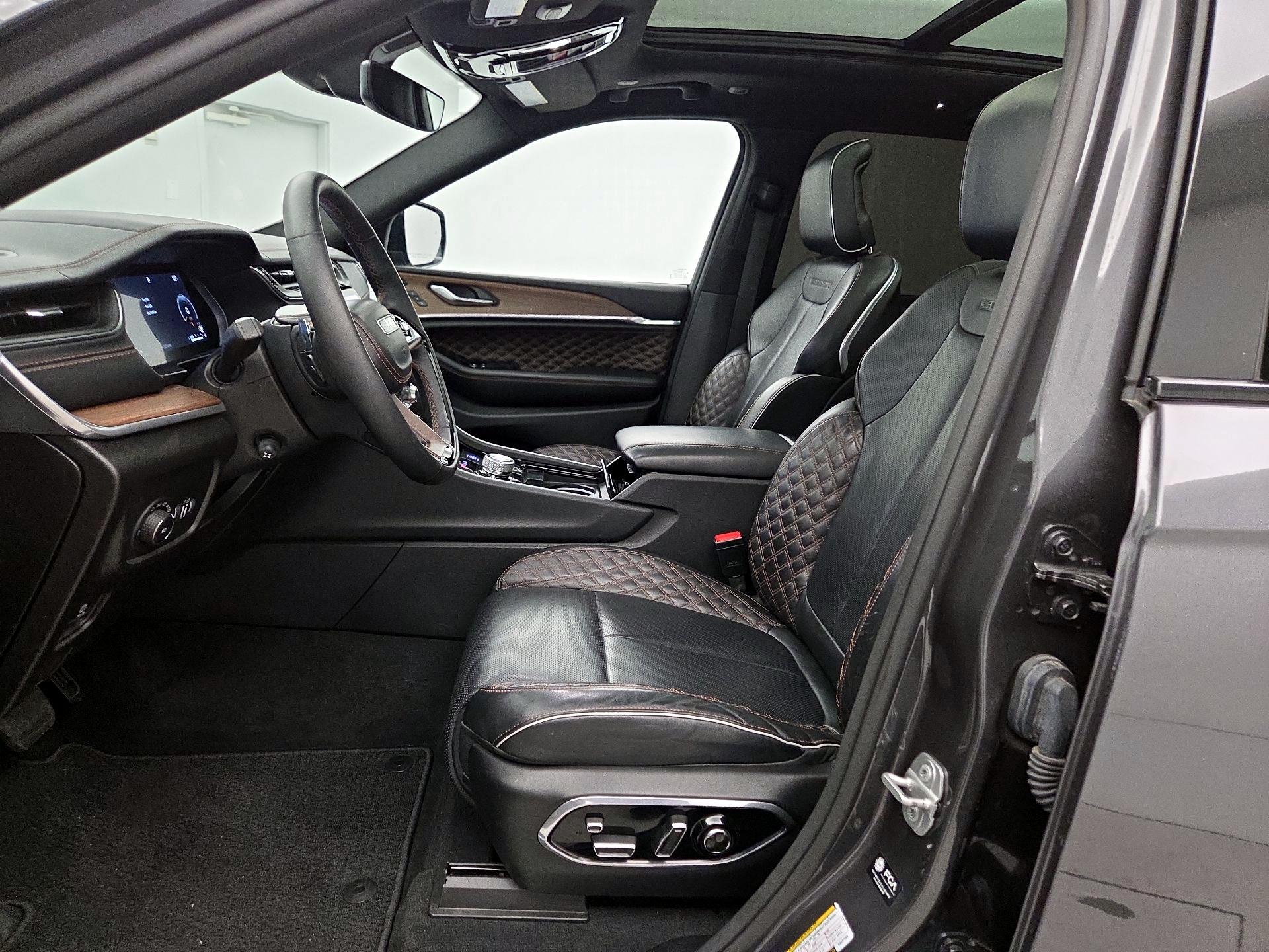 Thumbnail: 2022 Jeep Grand Cherokee - 11