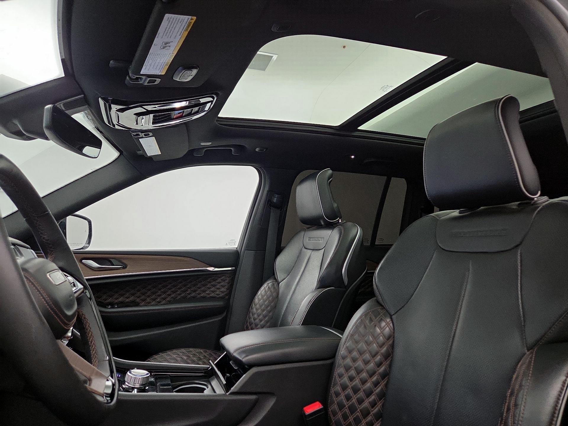 Thumbnail: 2022 Jeep Grand Cherokee - 20